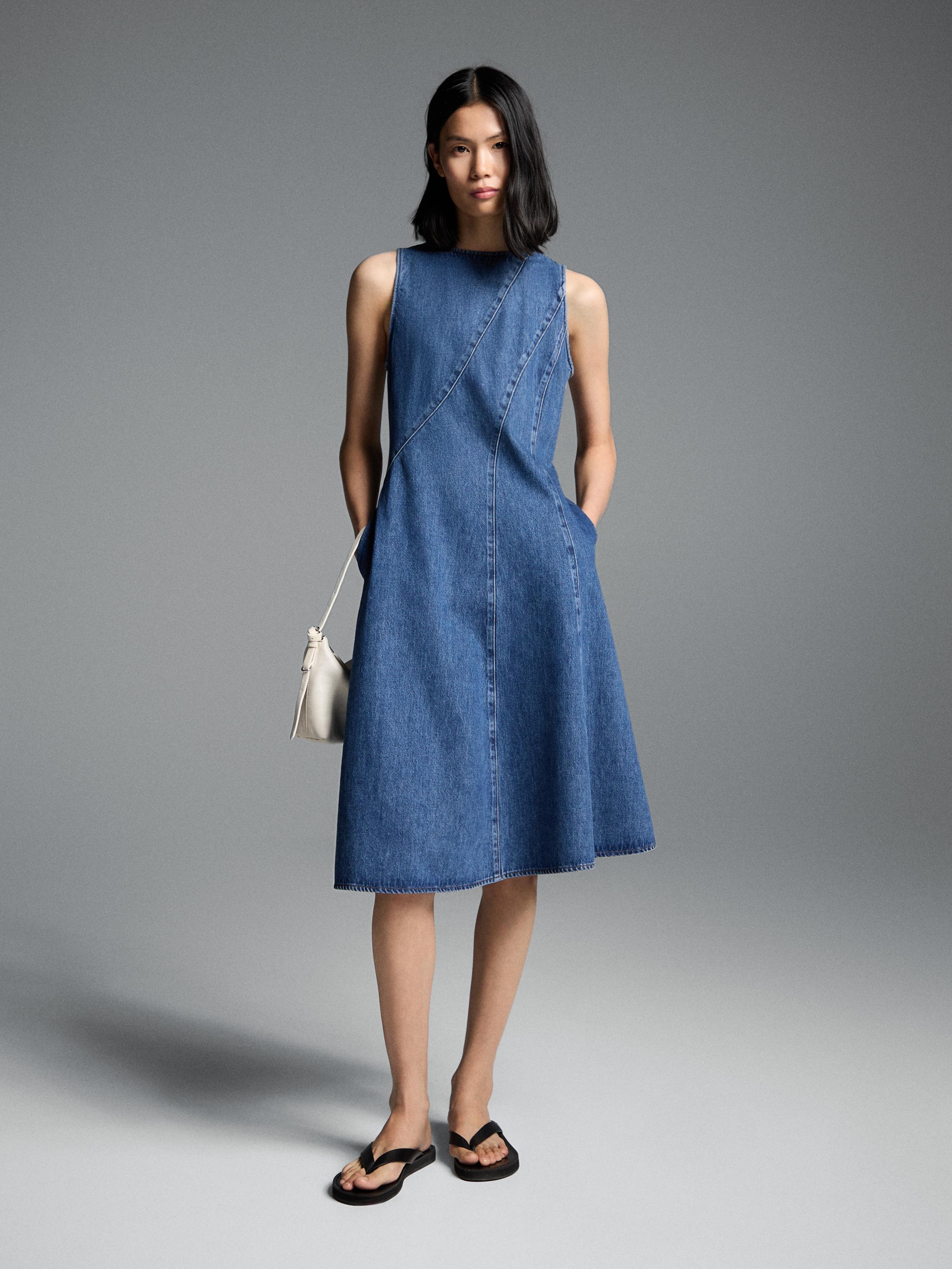 Gaun midi denim dengan detail kelim