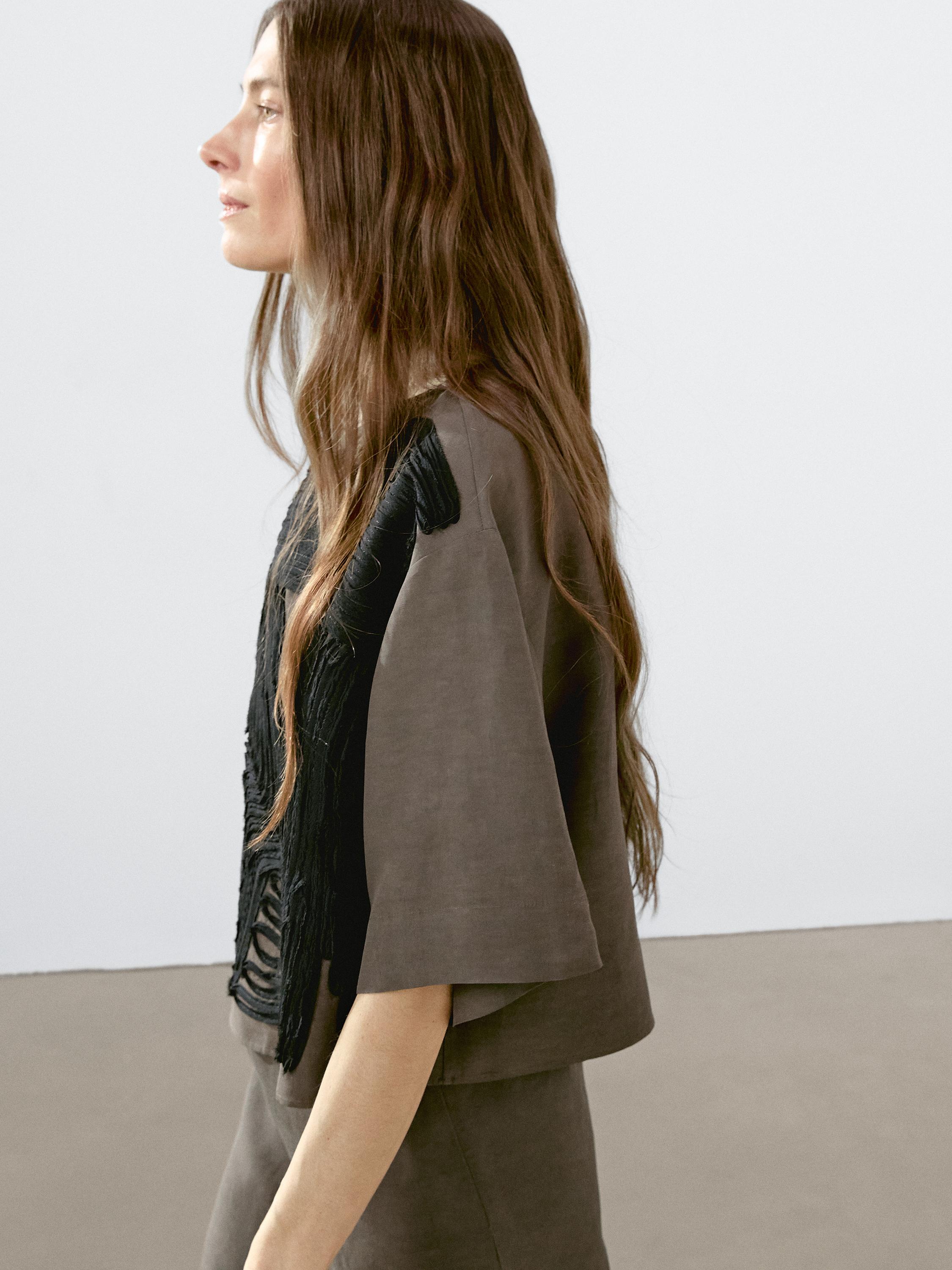 بلوزة فضفاضة بأشرطة متباينة