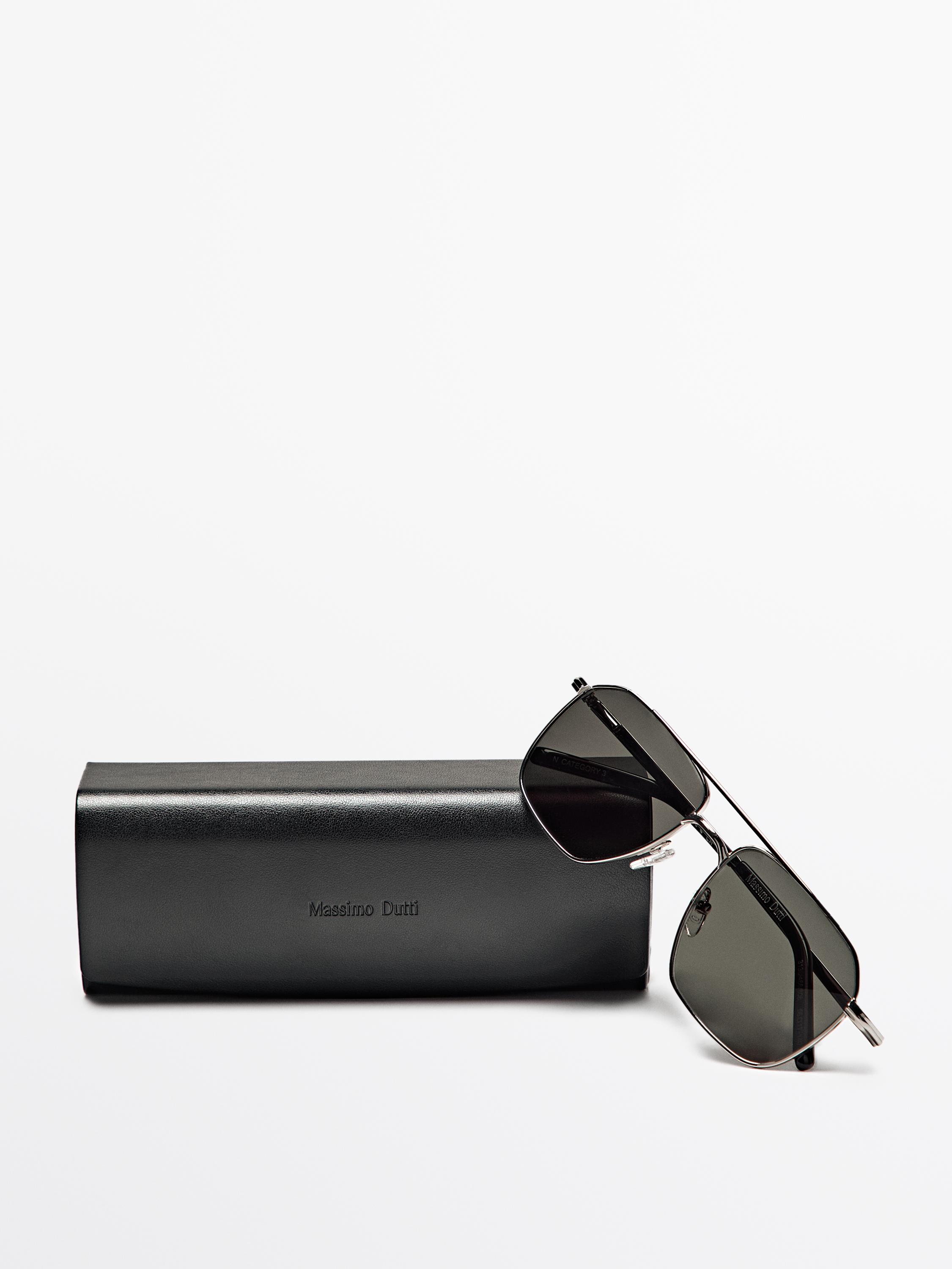 Metallic aviator sunglasses