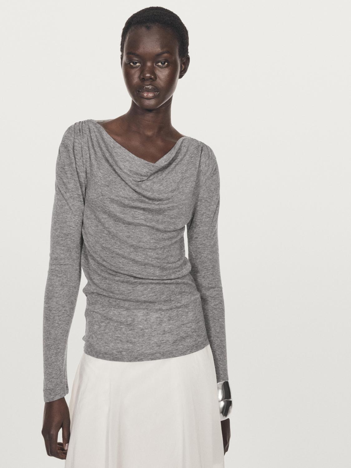 Bluzë me mëngë të gjata dhe jakë të varur