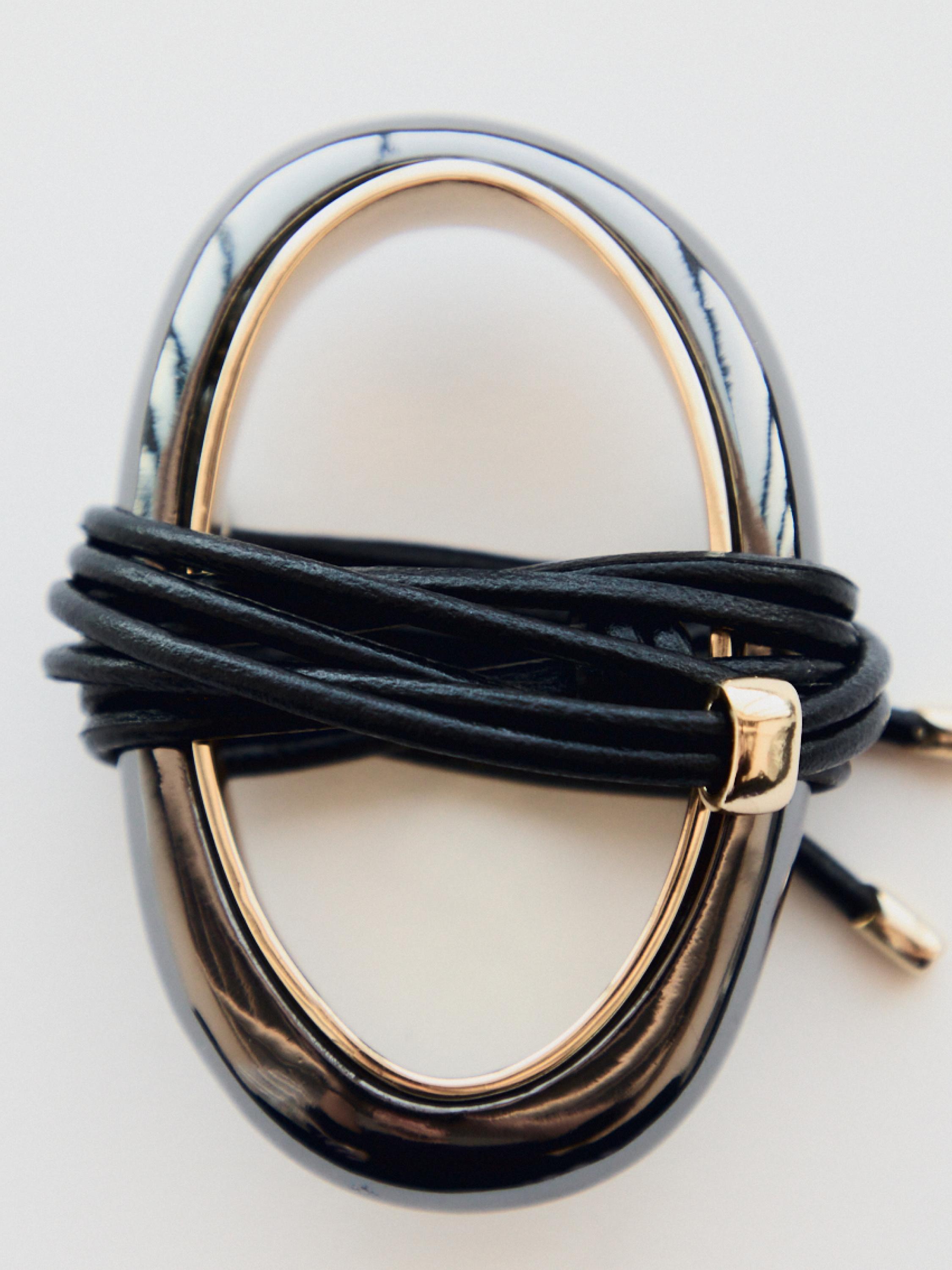 Necklace with oval pendant