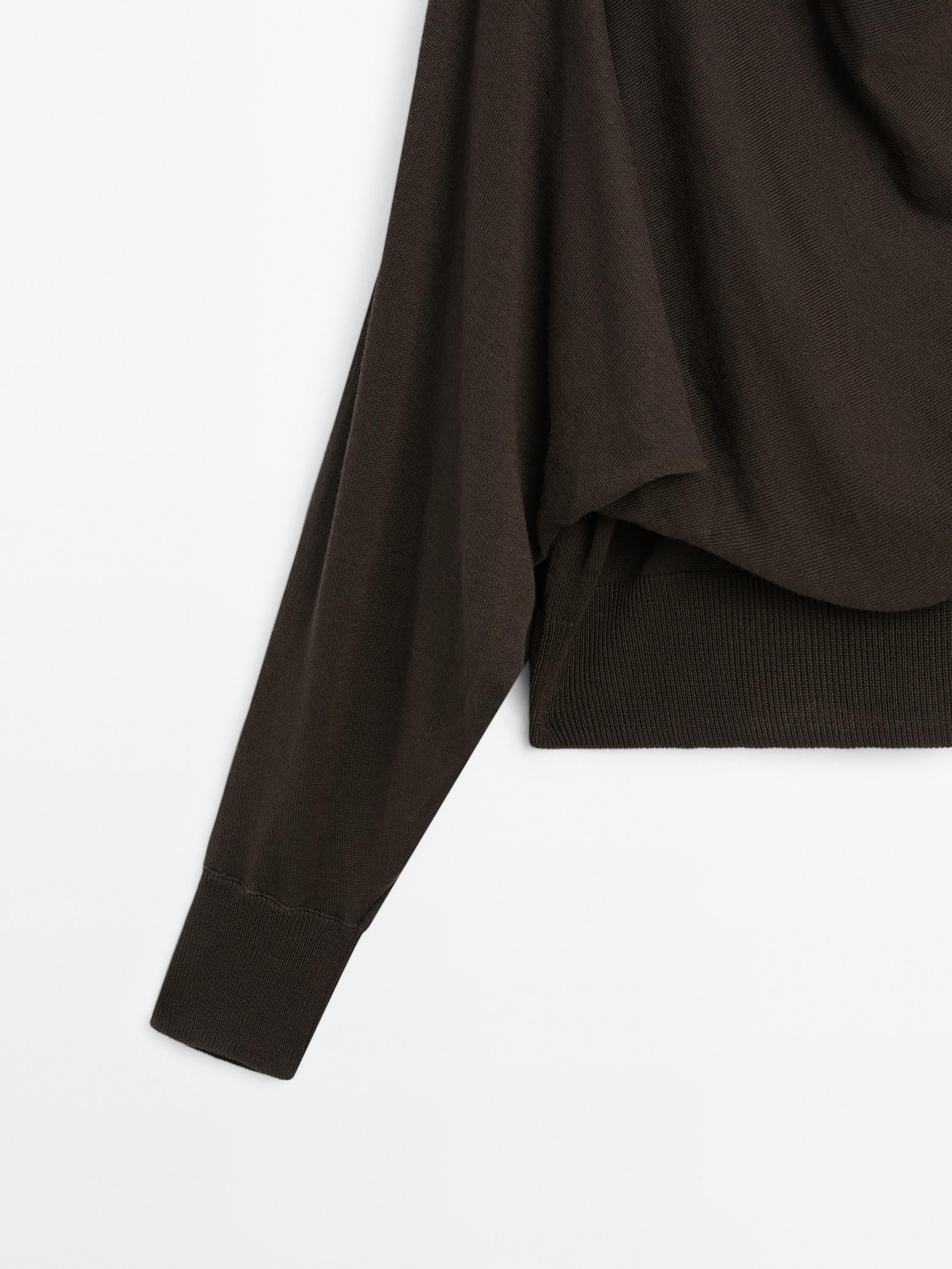 Pull en maille avec foulard