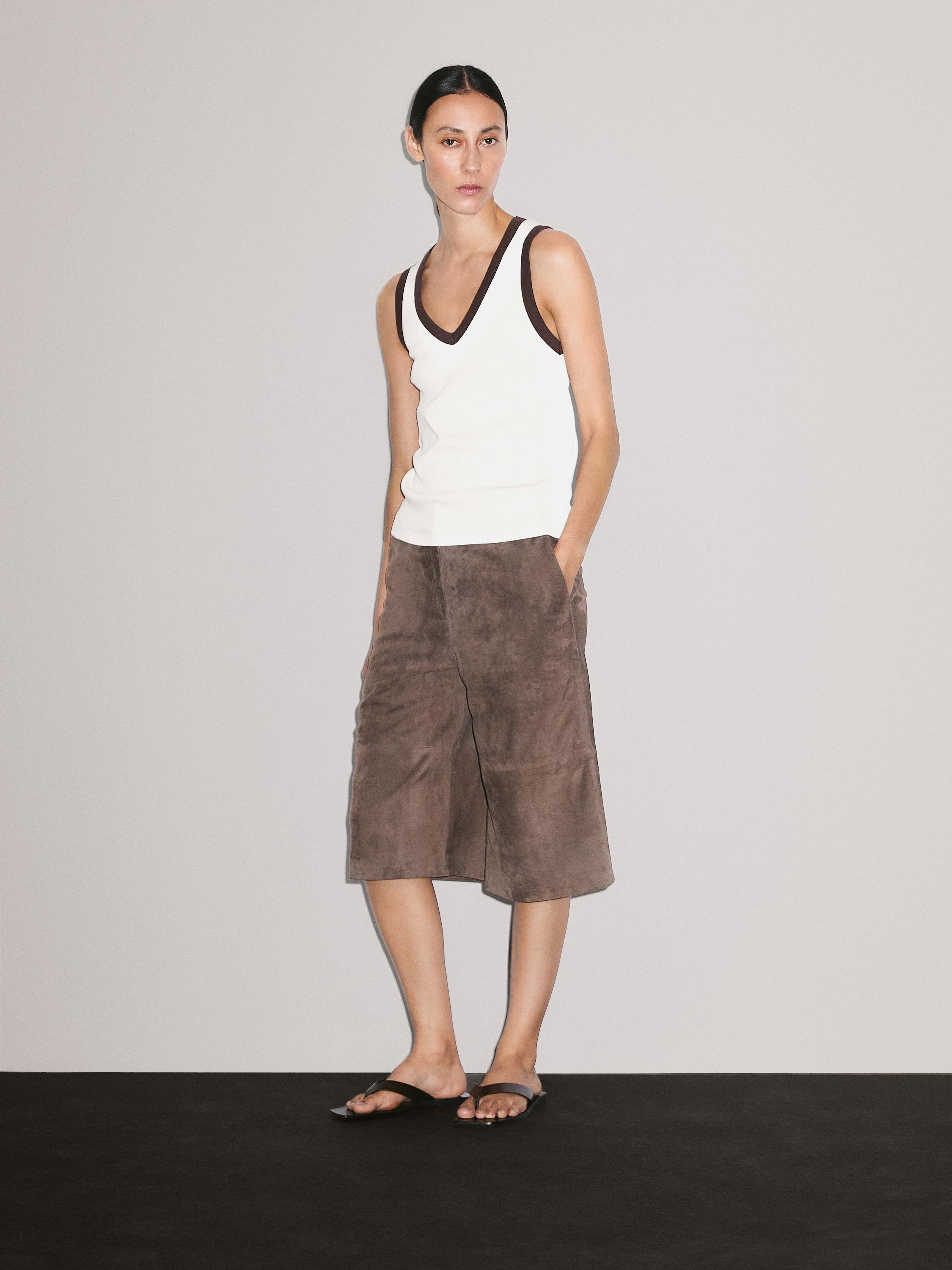 100% cotton V-neck T-shirt