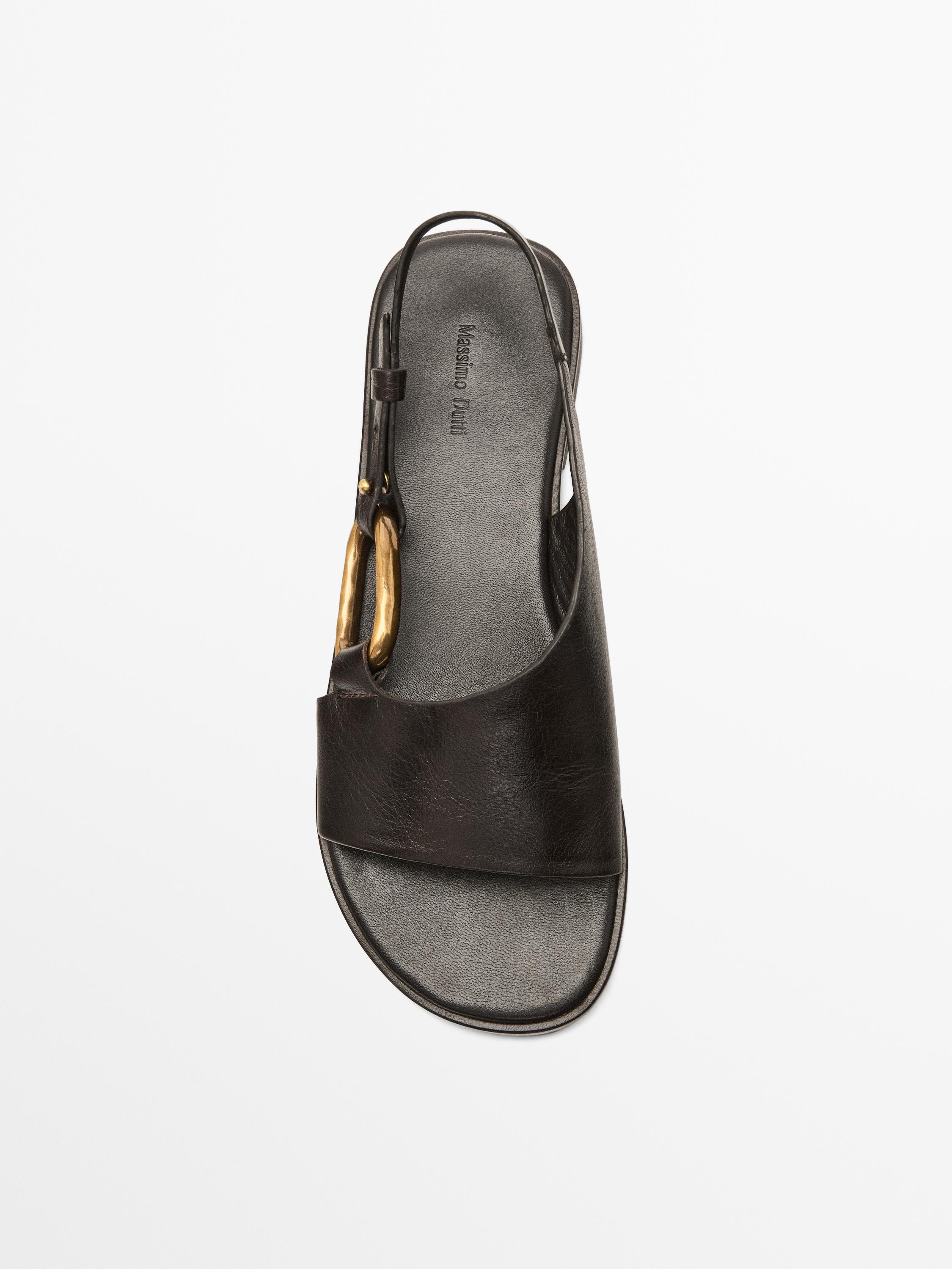 Kožené sandály s detailem kroužku