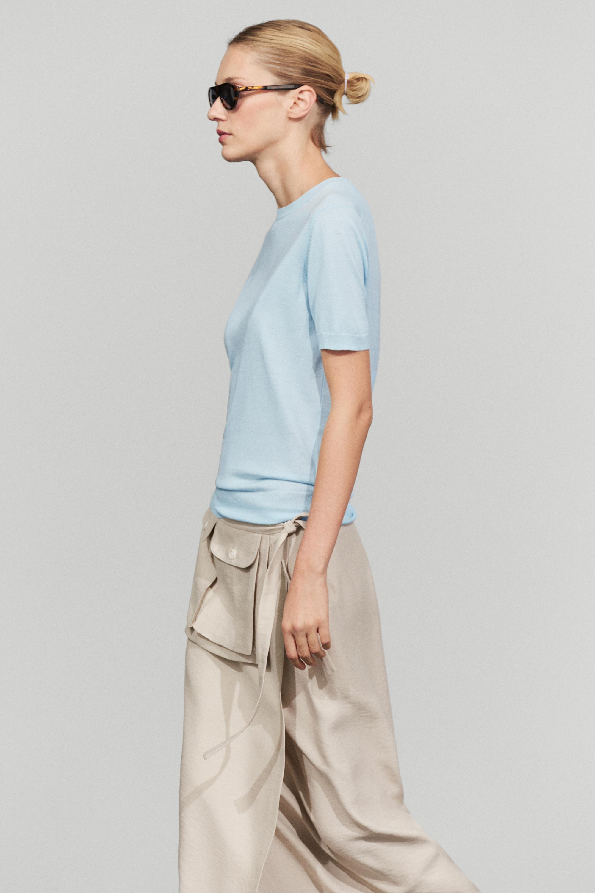 Short-sleeve fine-knit sweater — Light blue