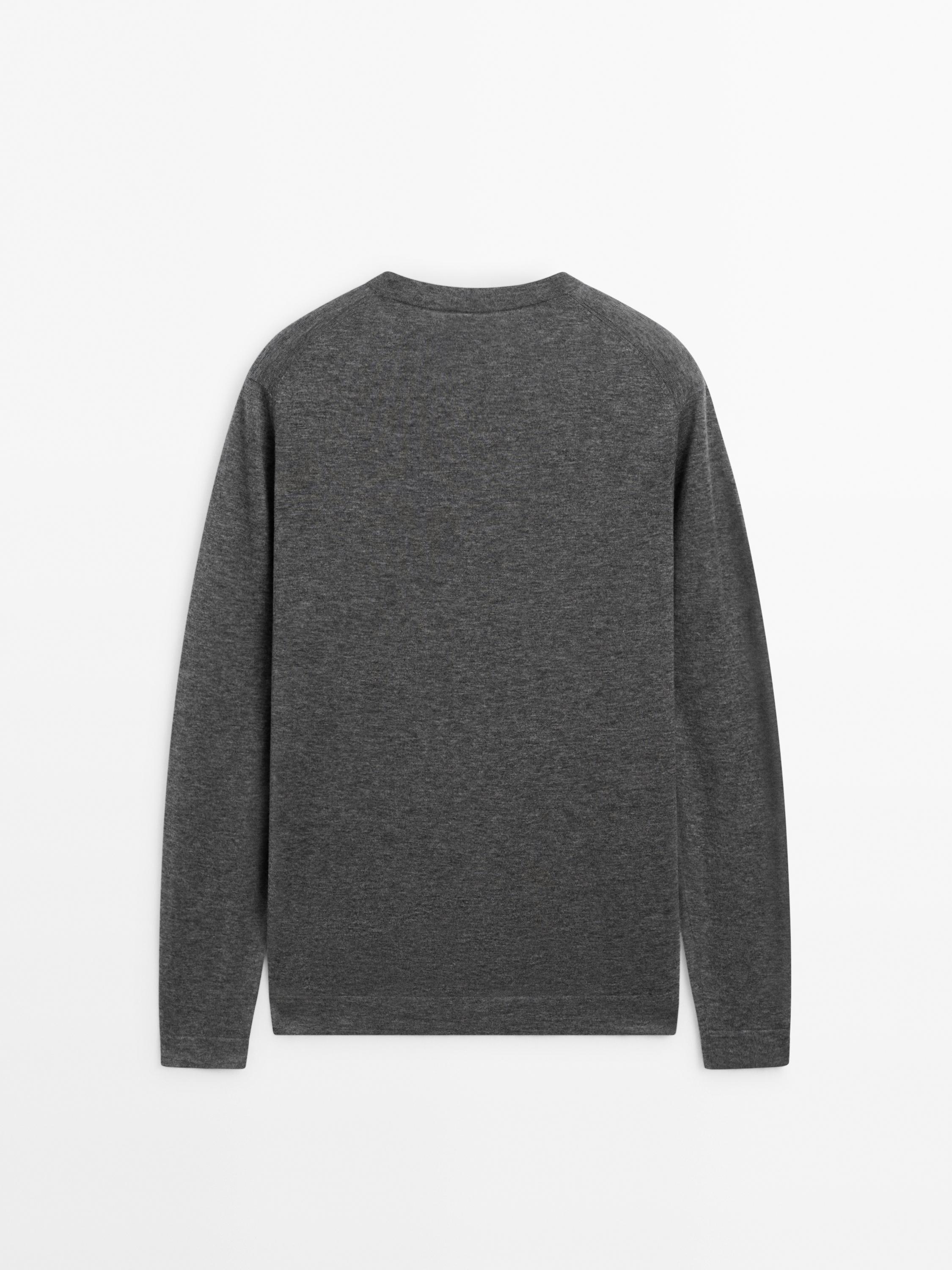Lightweight knit 100% cashmere sweater