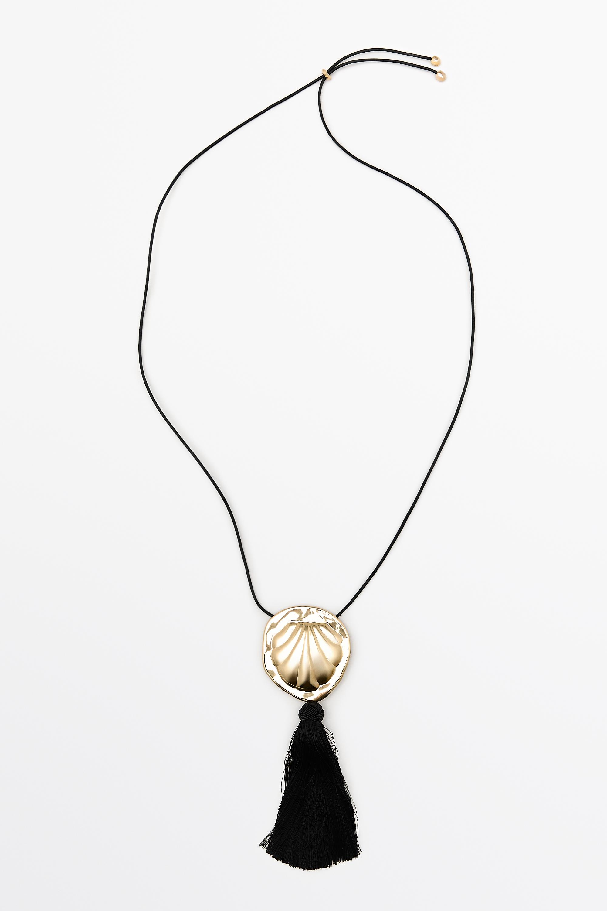 Shell pendant necklace with tassel — GOLDEN