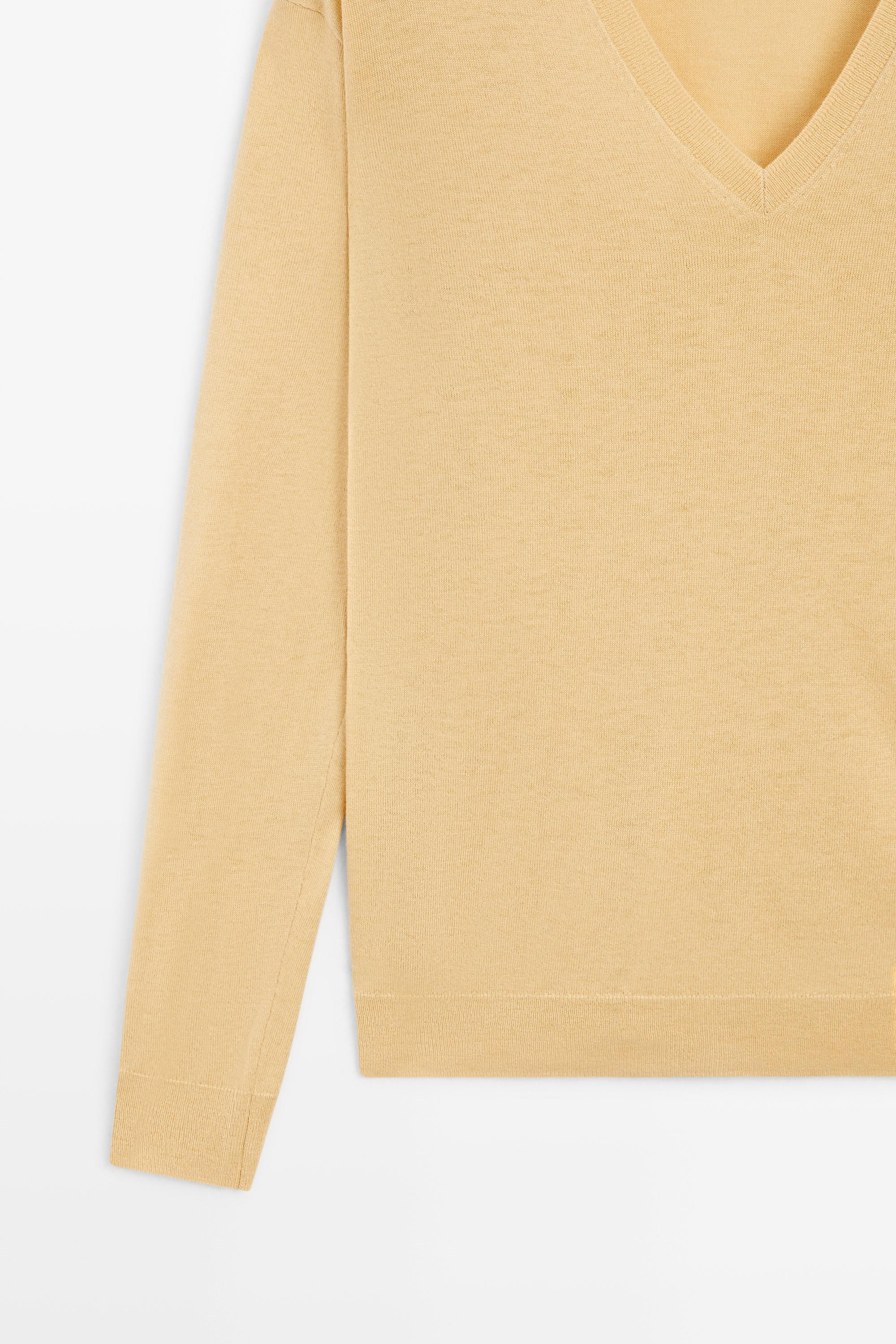 V-neck knit sweater — Vanilla