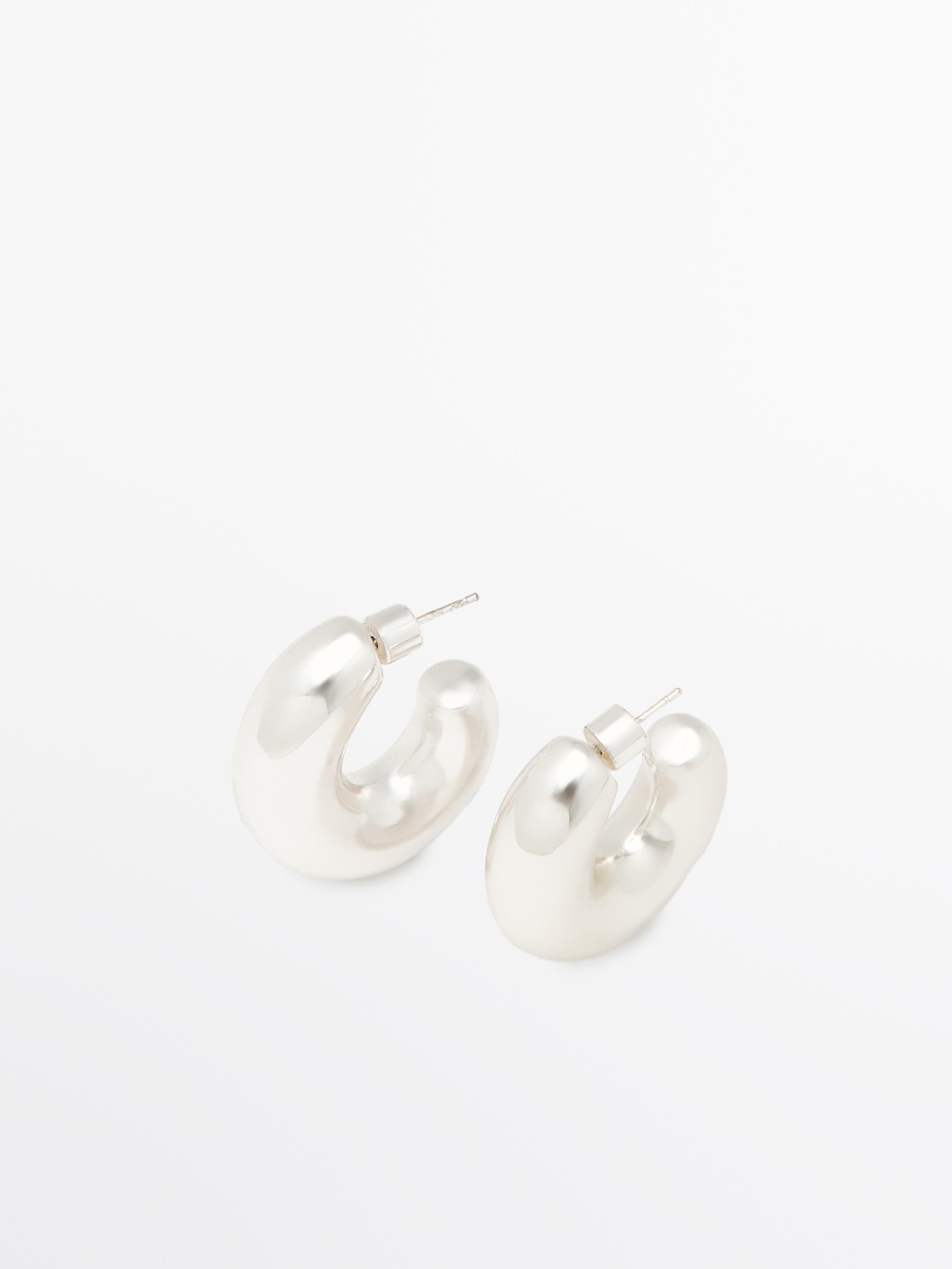 Oval hoop earrings
