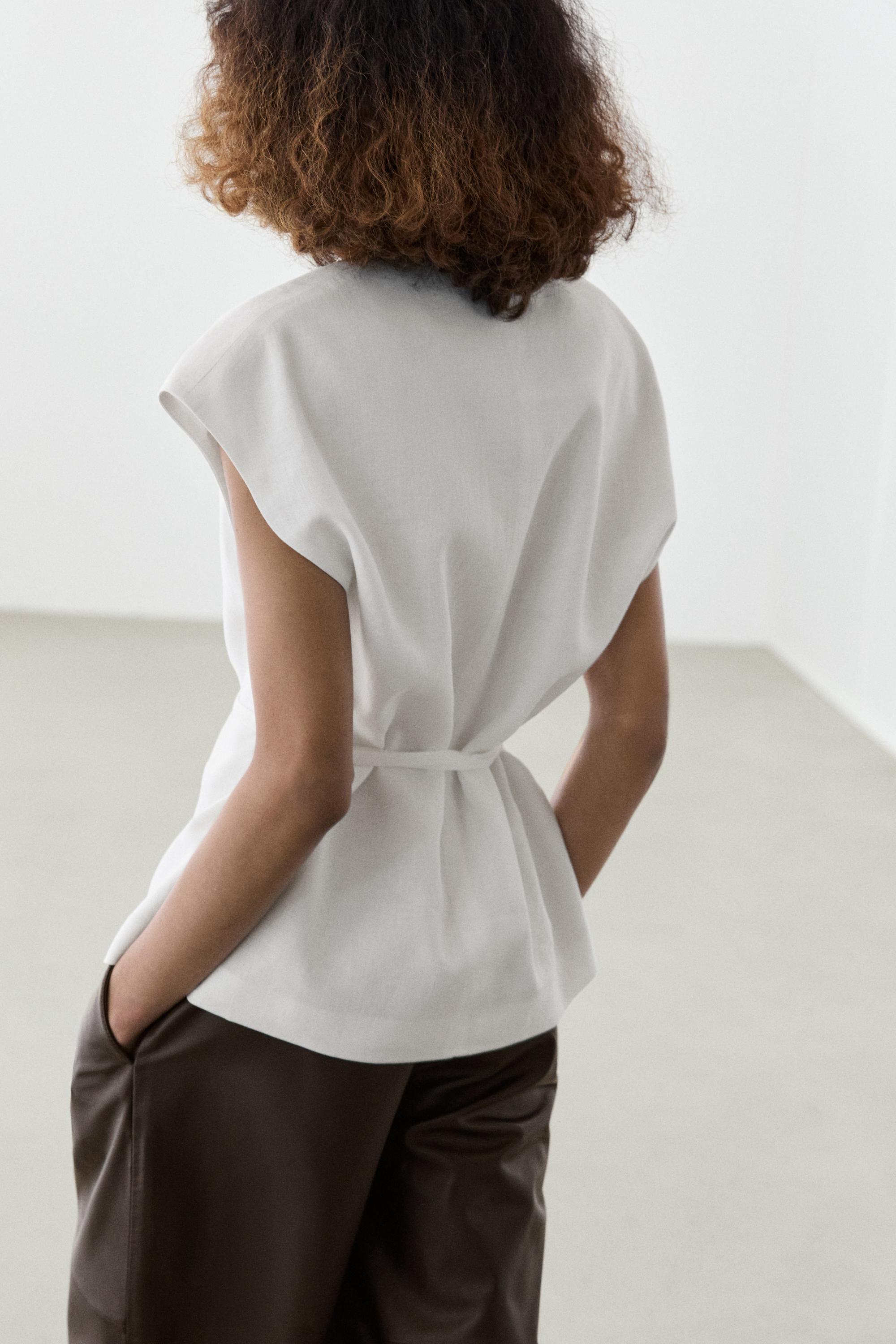 100% linen surplice waistcoat with tie detail — Off white
