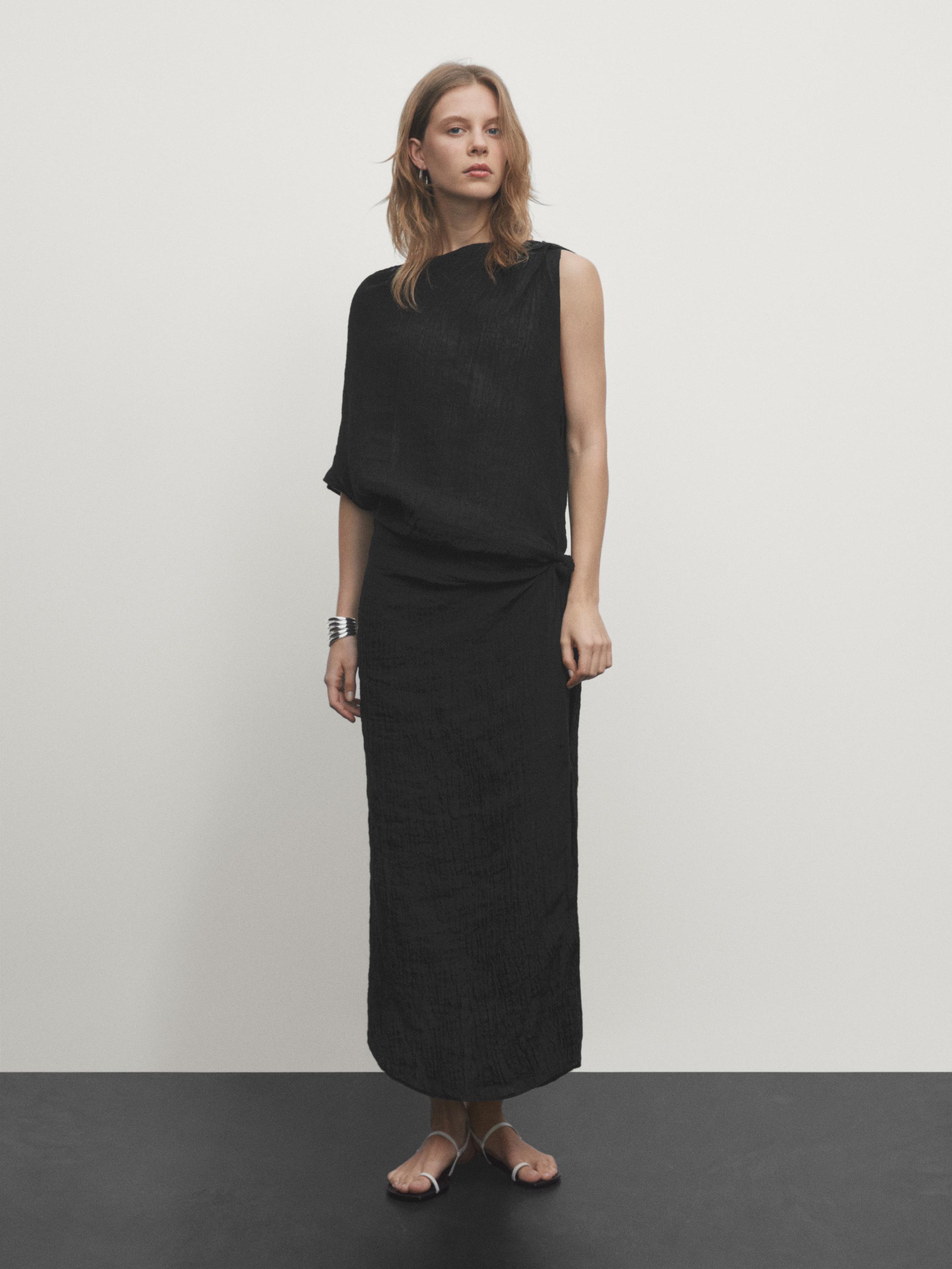 Robe midi en lin à encolure asymétrique