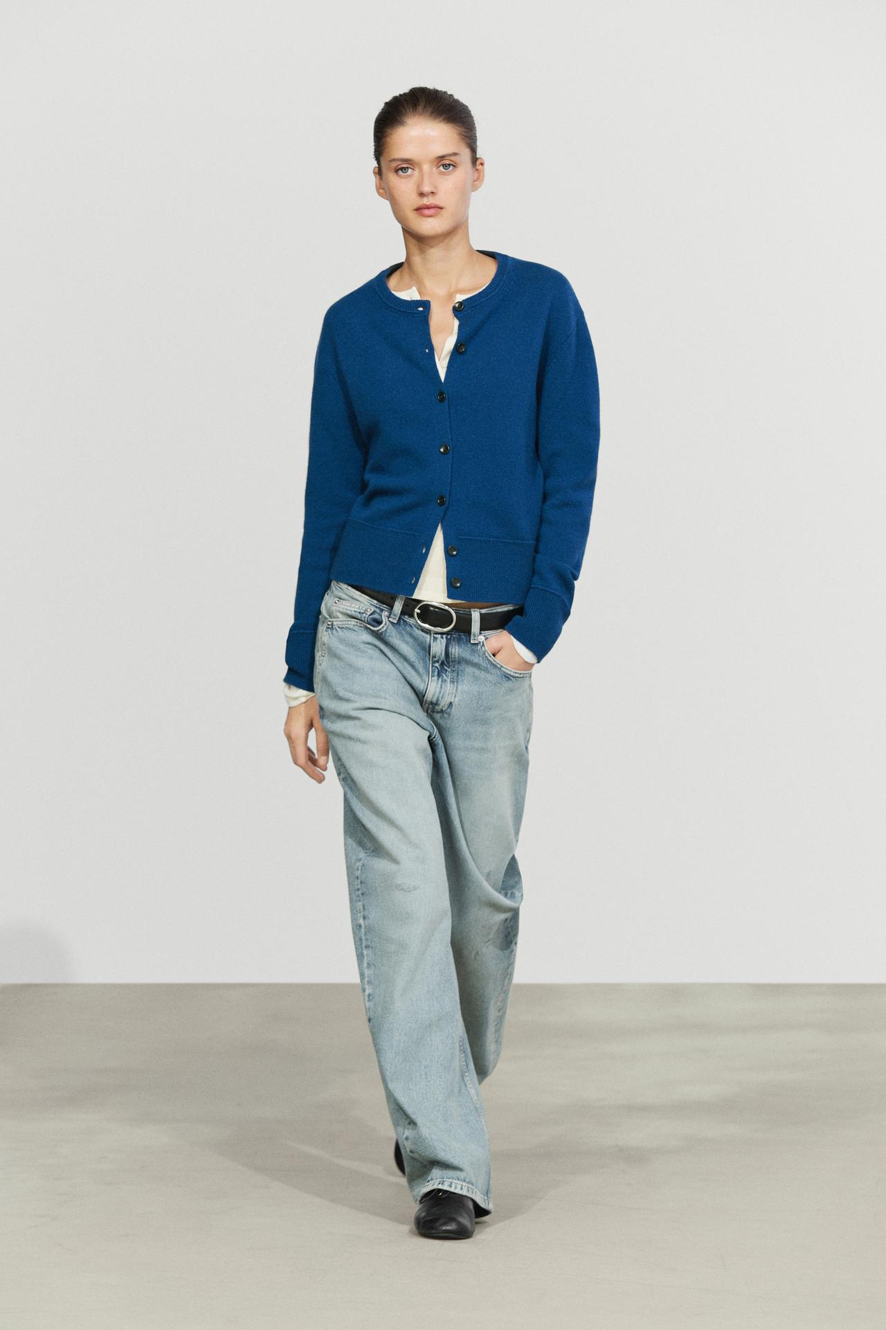 100% Wool Short Knit Cardigan — BLUE