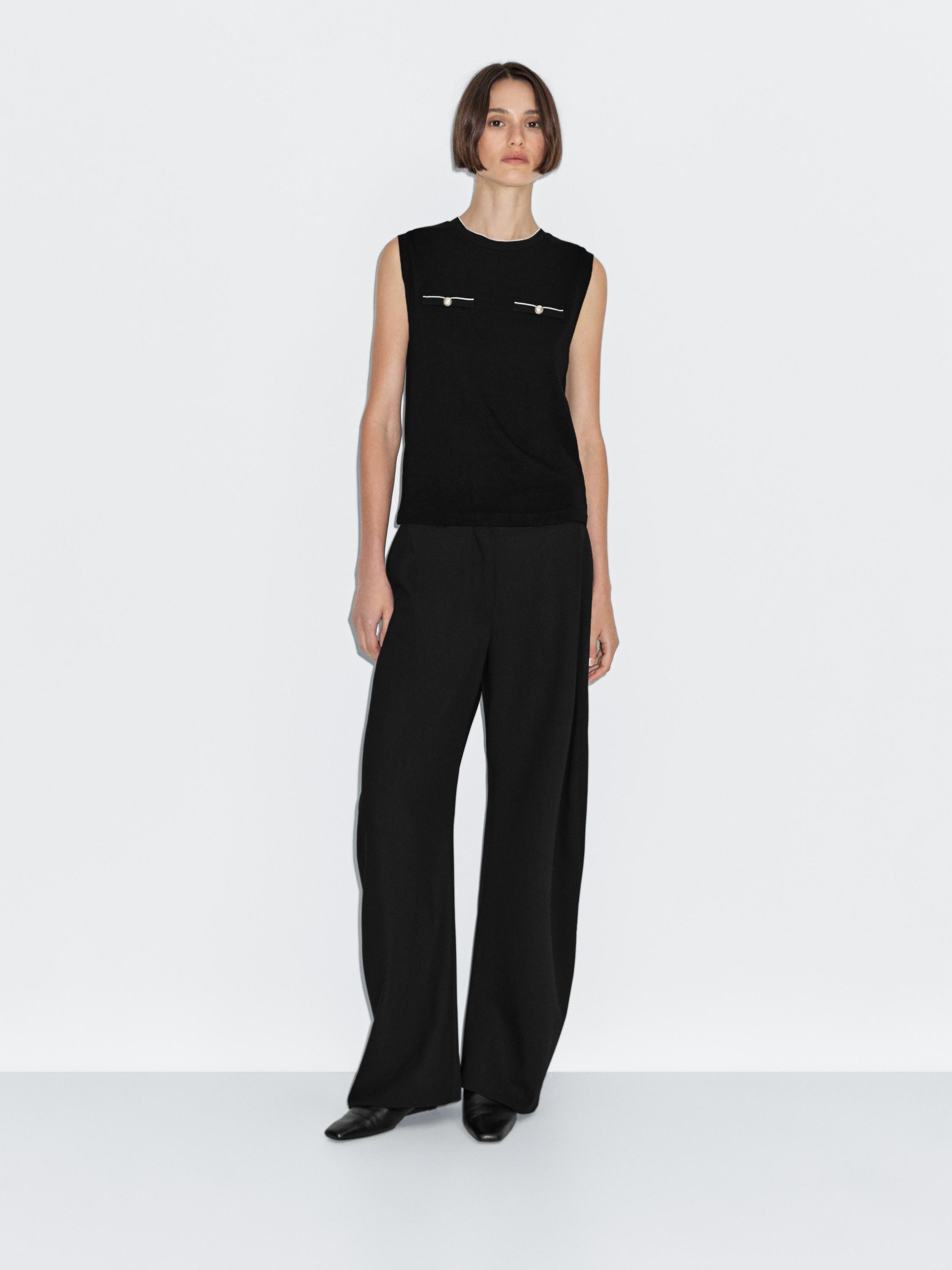 Sleeveless top with pocket details