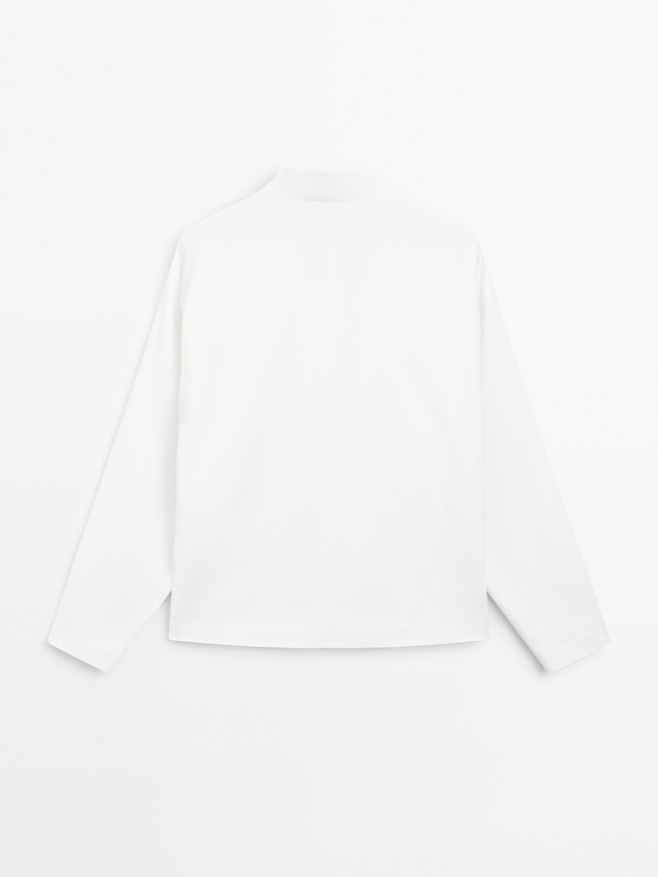 Fließender Blazer mit goldfarbenen Knöpfen - STUDIO