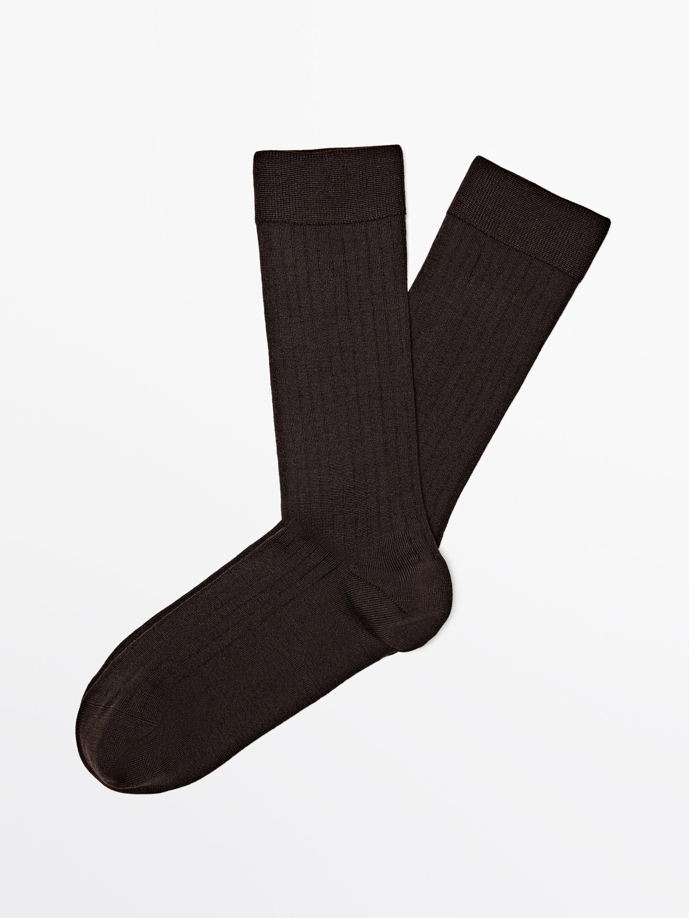 Gerippte Socken aus Seide