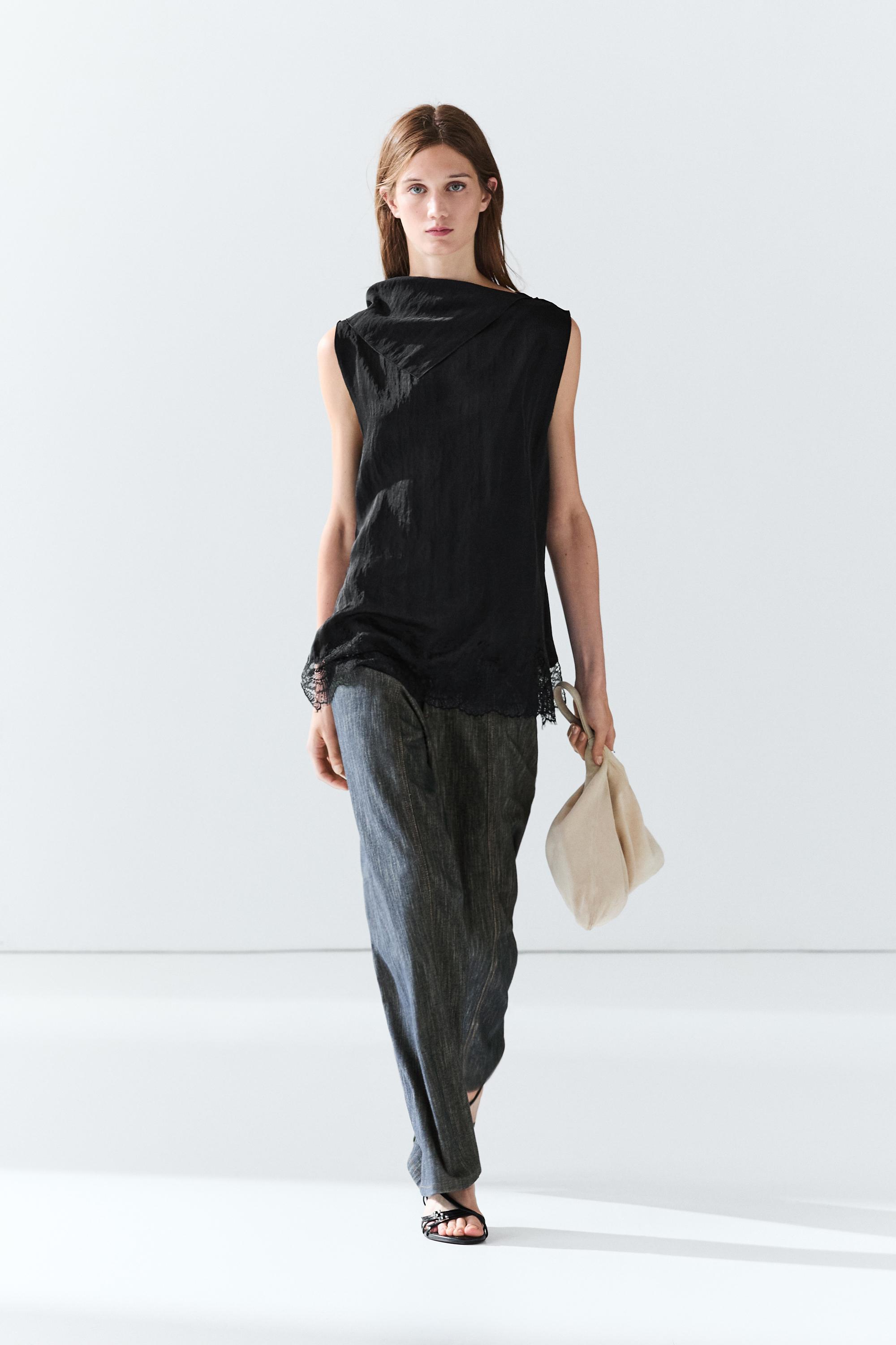Loose fit top med blondedetalje