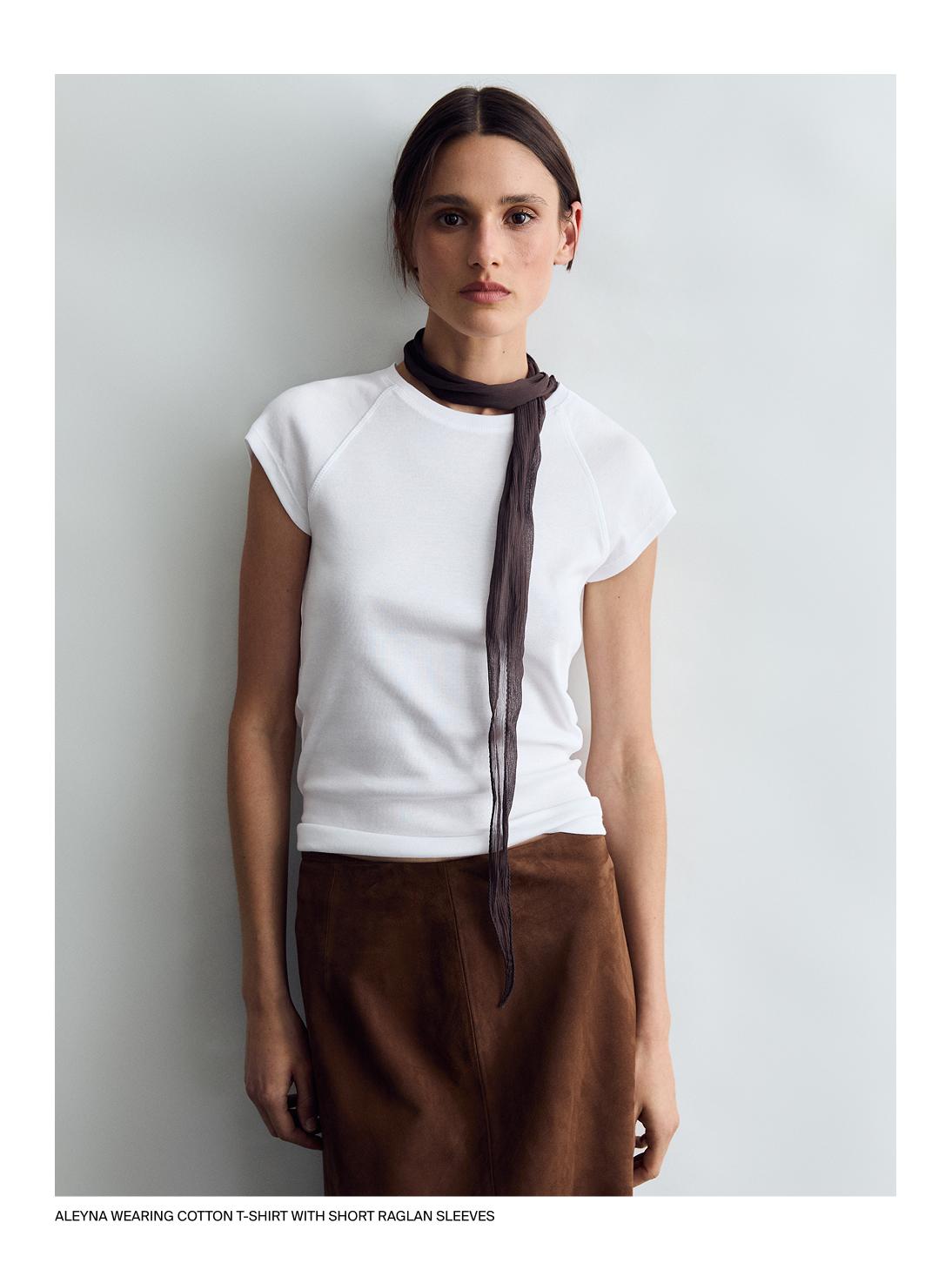 Cotton T-shirt with short raglan sleeves