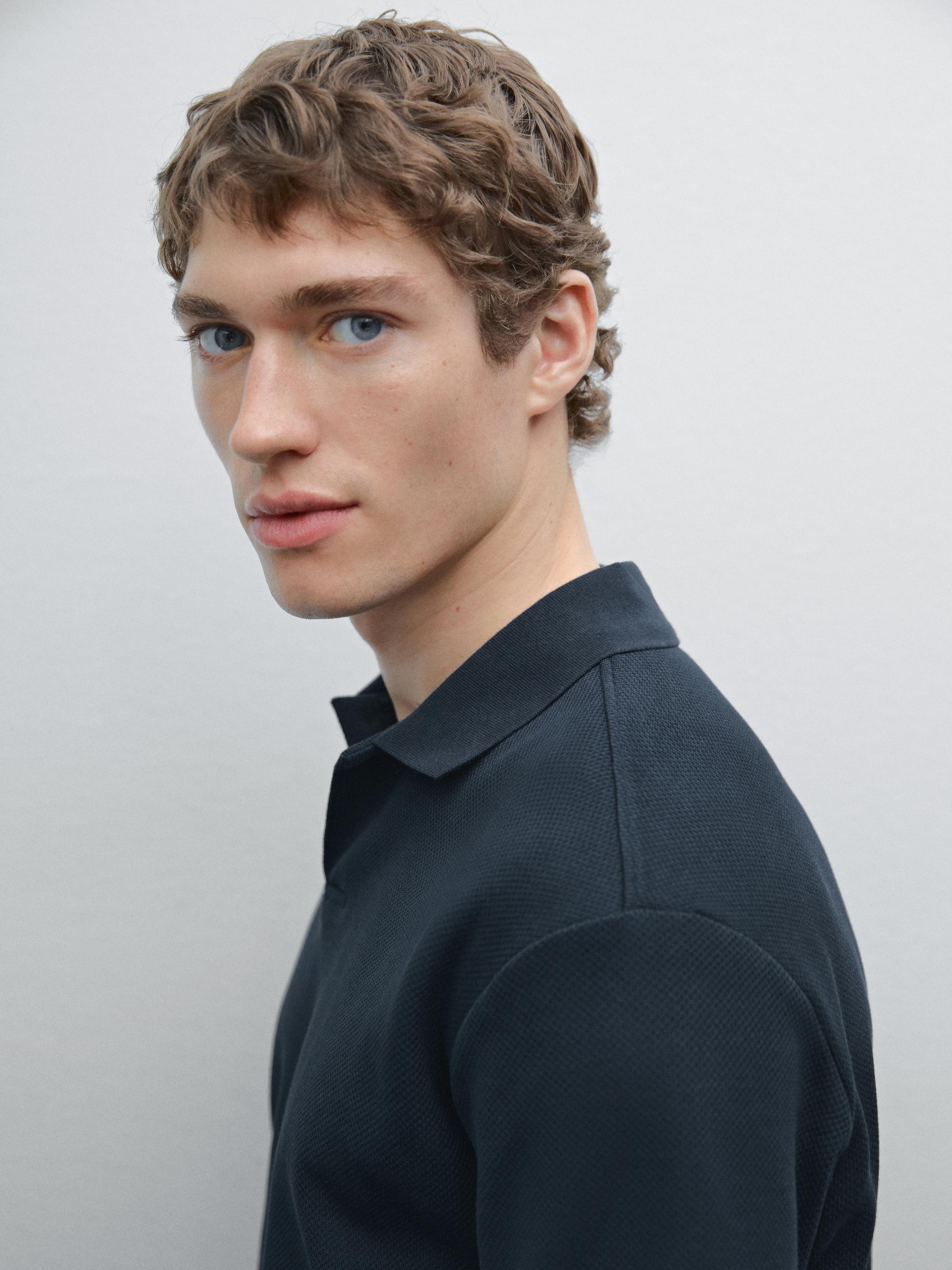 Short sleeve micro-textured polo shirt