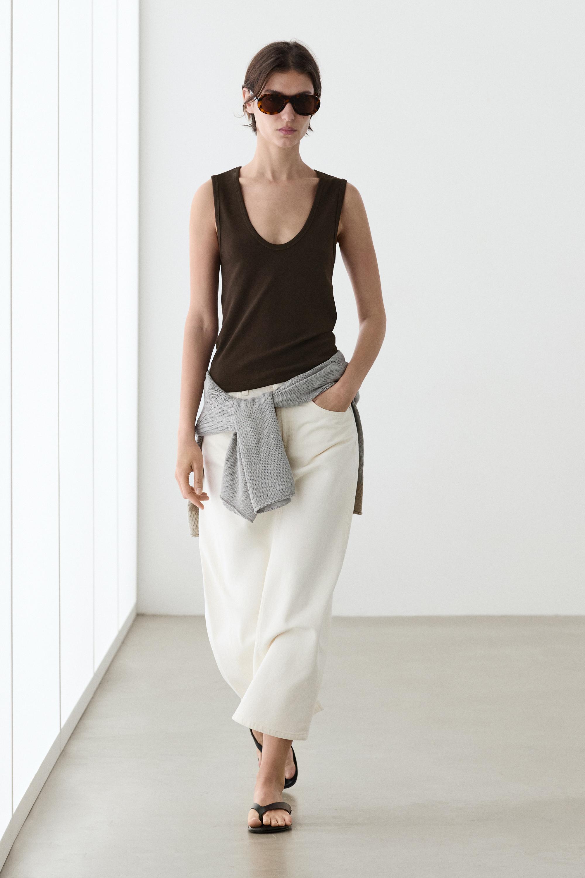 Sleeveless V-neck top