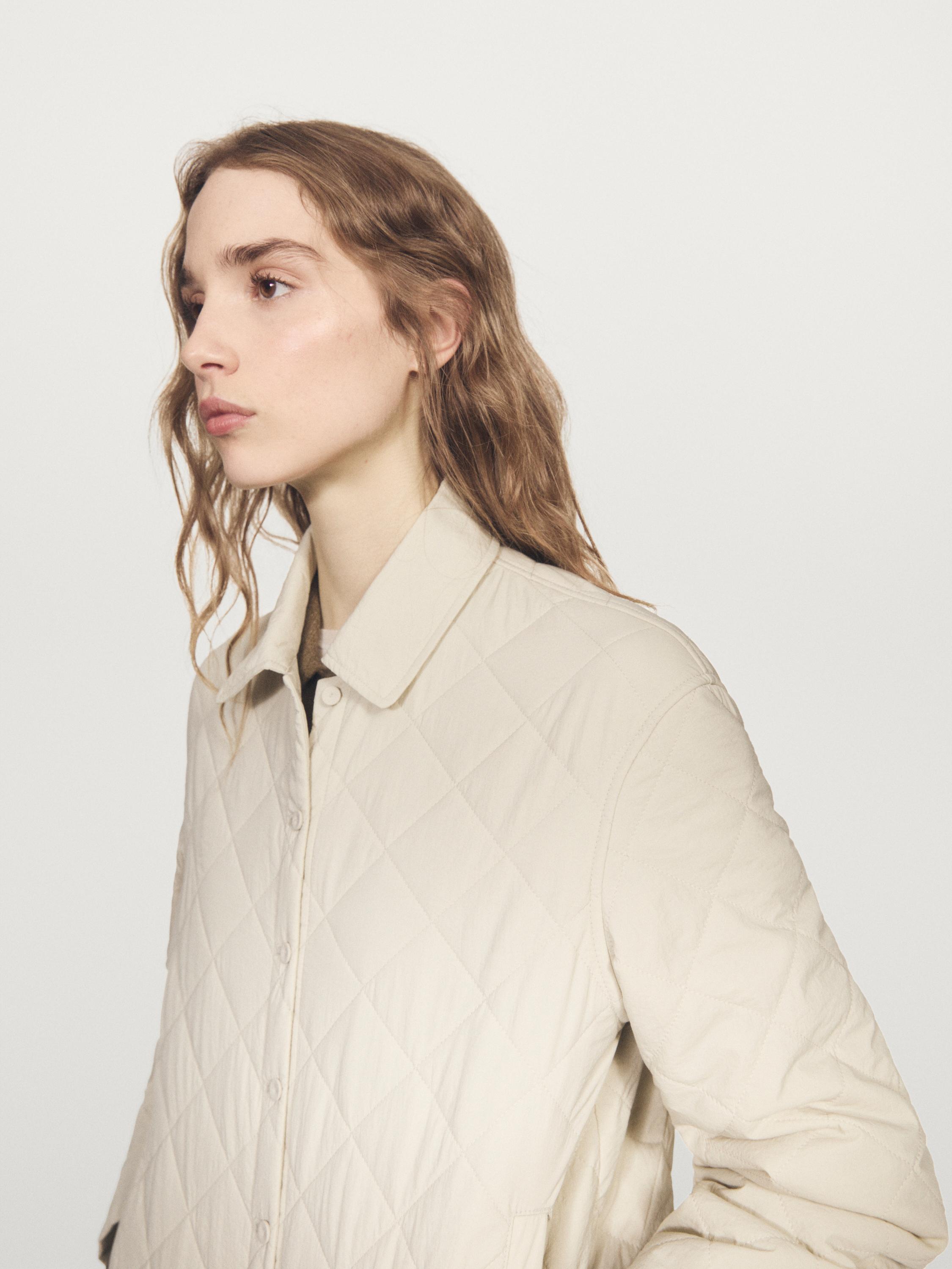 Короткая стеганая куртка с рубашечным воротником