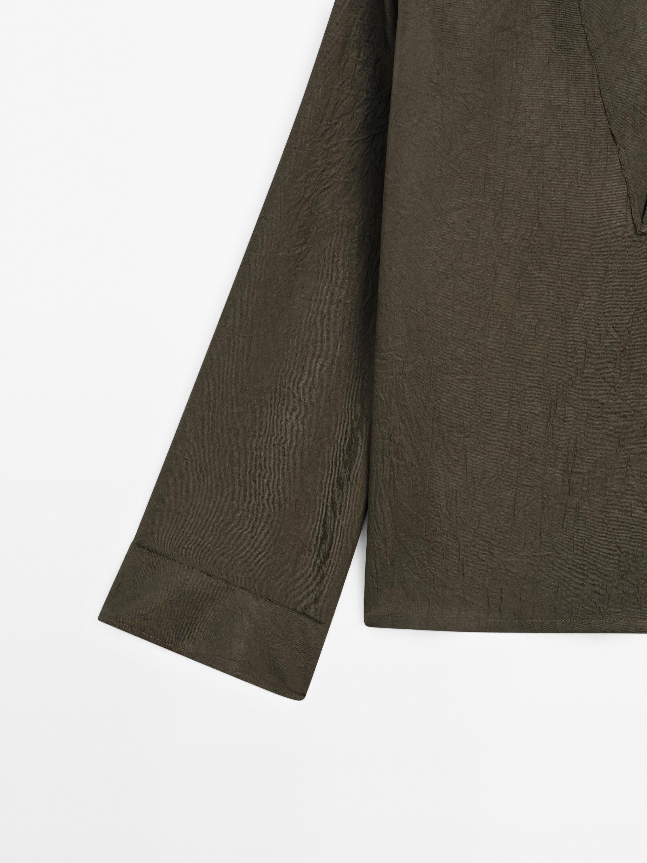 Flowing blouse with polo collar