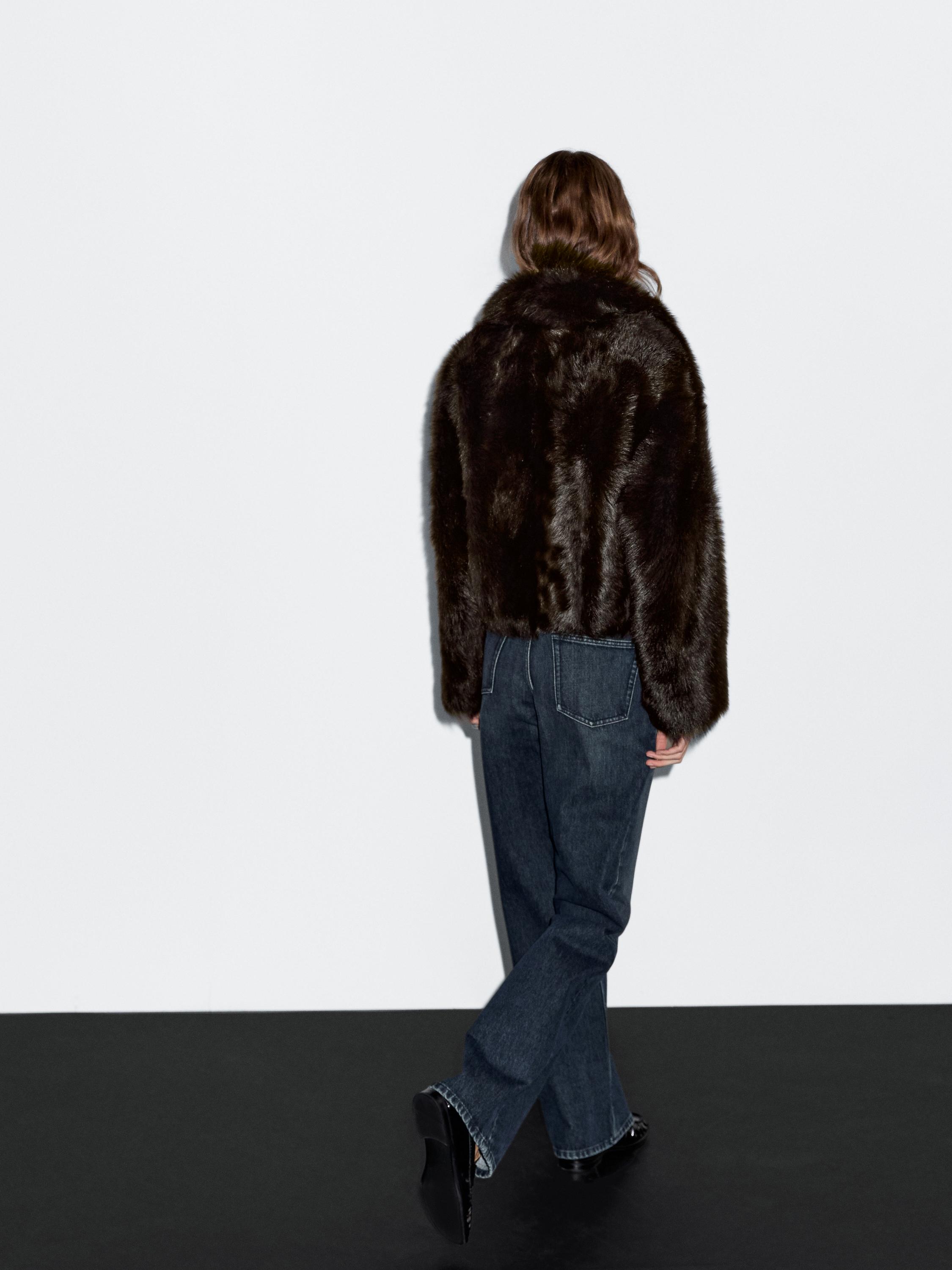 Short leather jacket with fur — BROWN