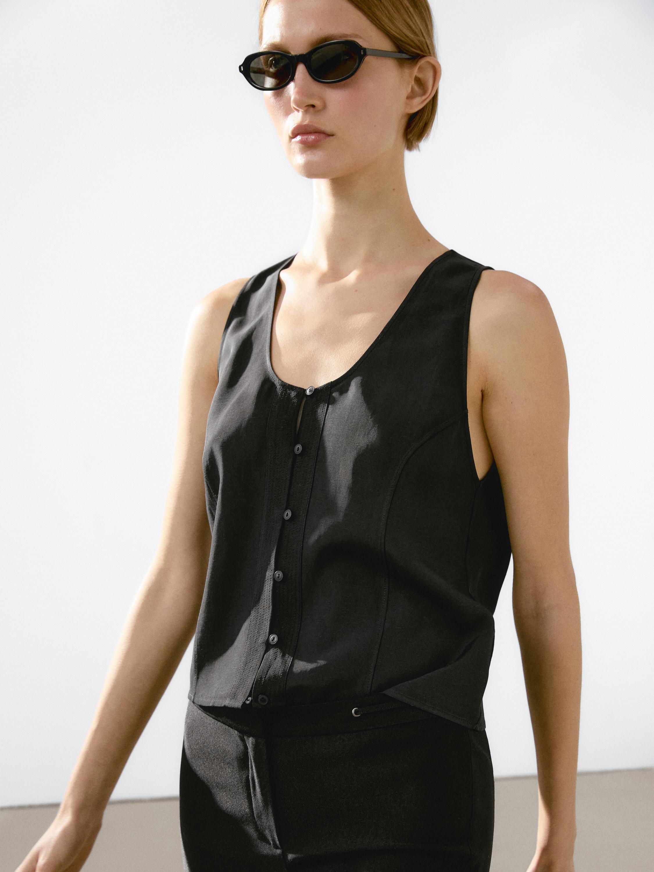 Top abotonado pespunte pechera