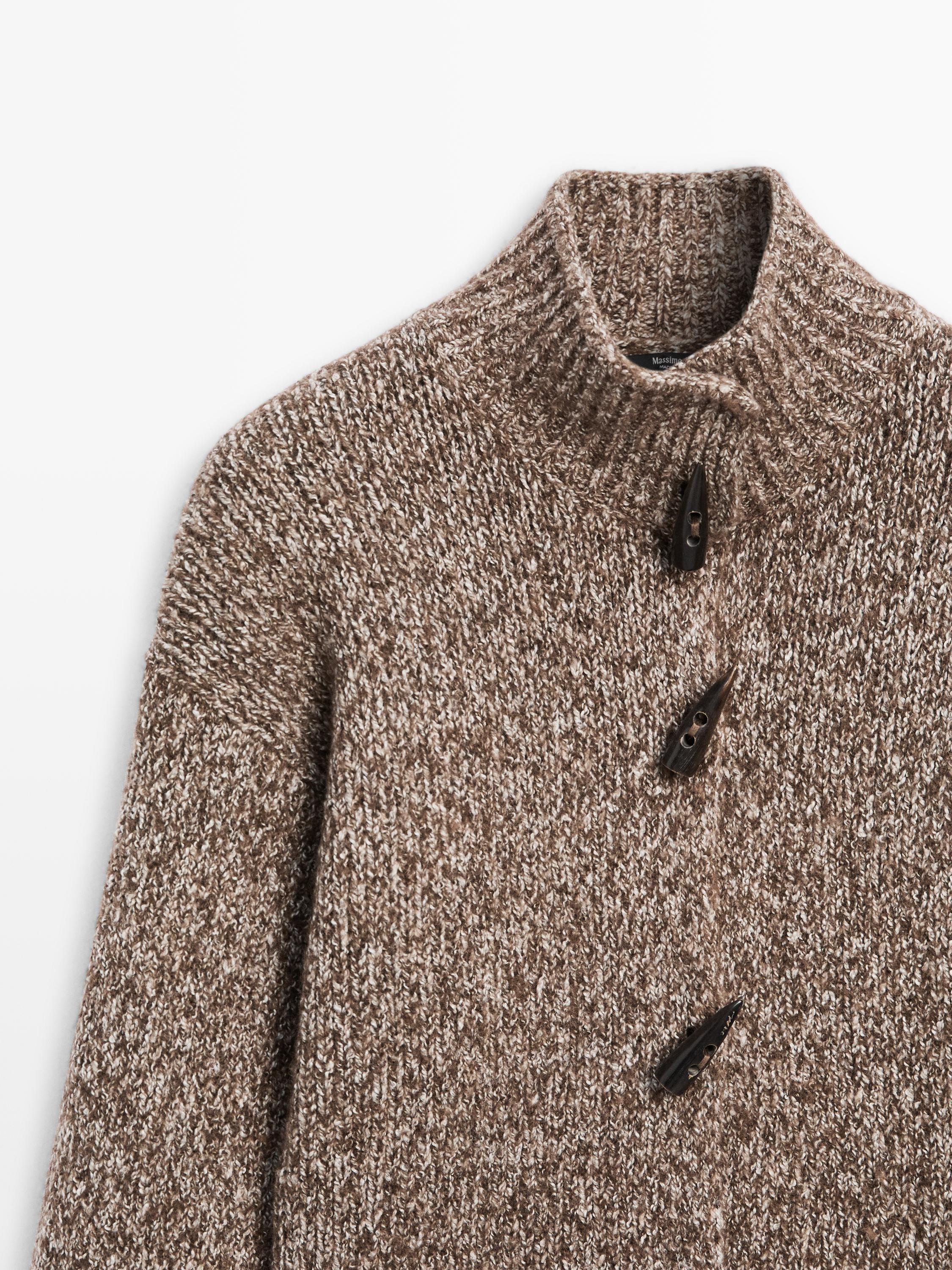 Pletena jopa iz bombažne volne z gumbi