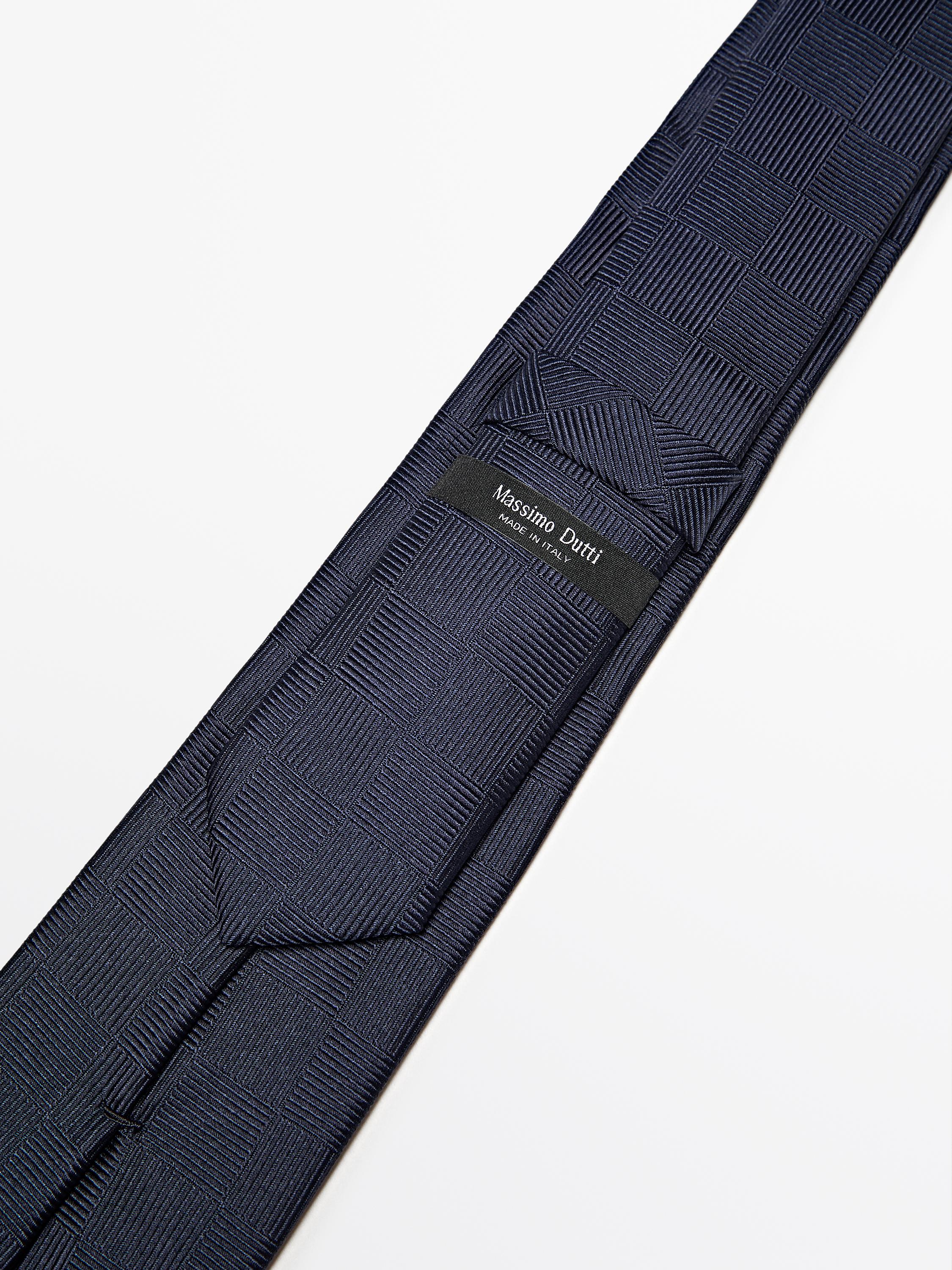 100% silk textured tie