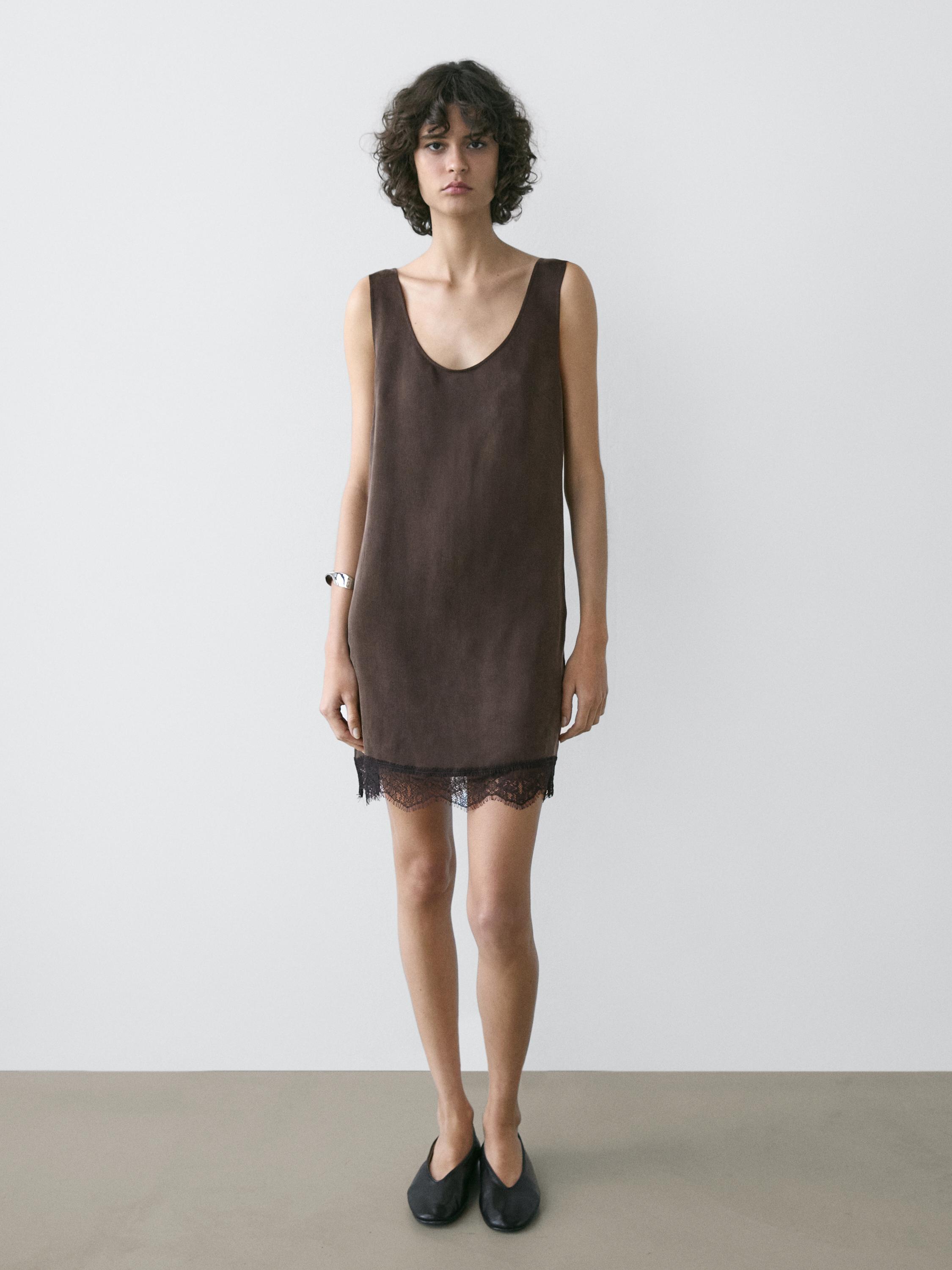 Short flowing dress with lace detail — Chocolate