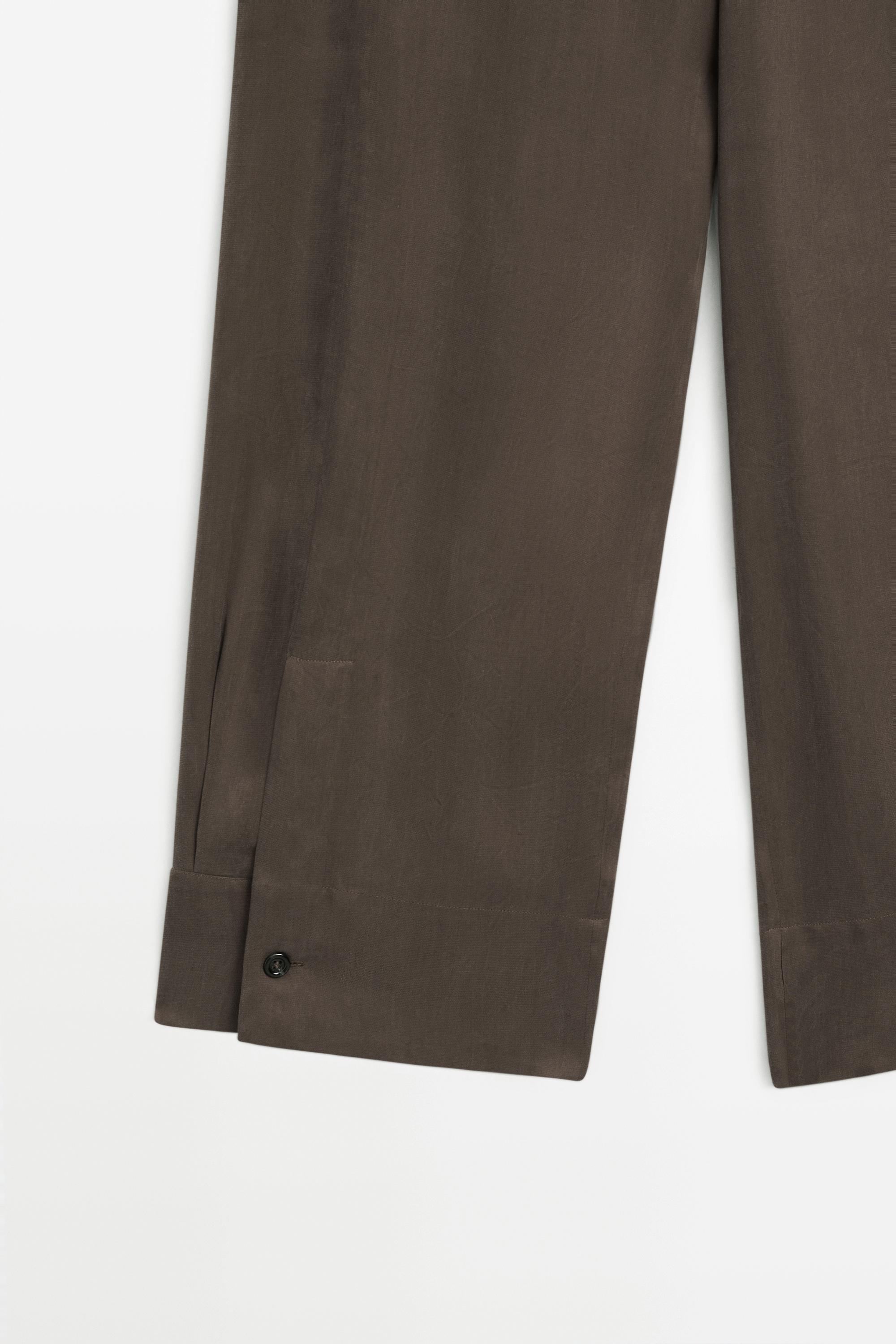 Total look flowing trousers with buttoned hems — PLUM