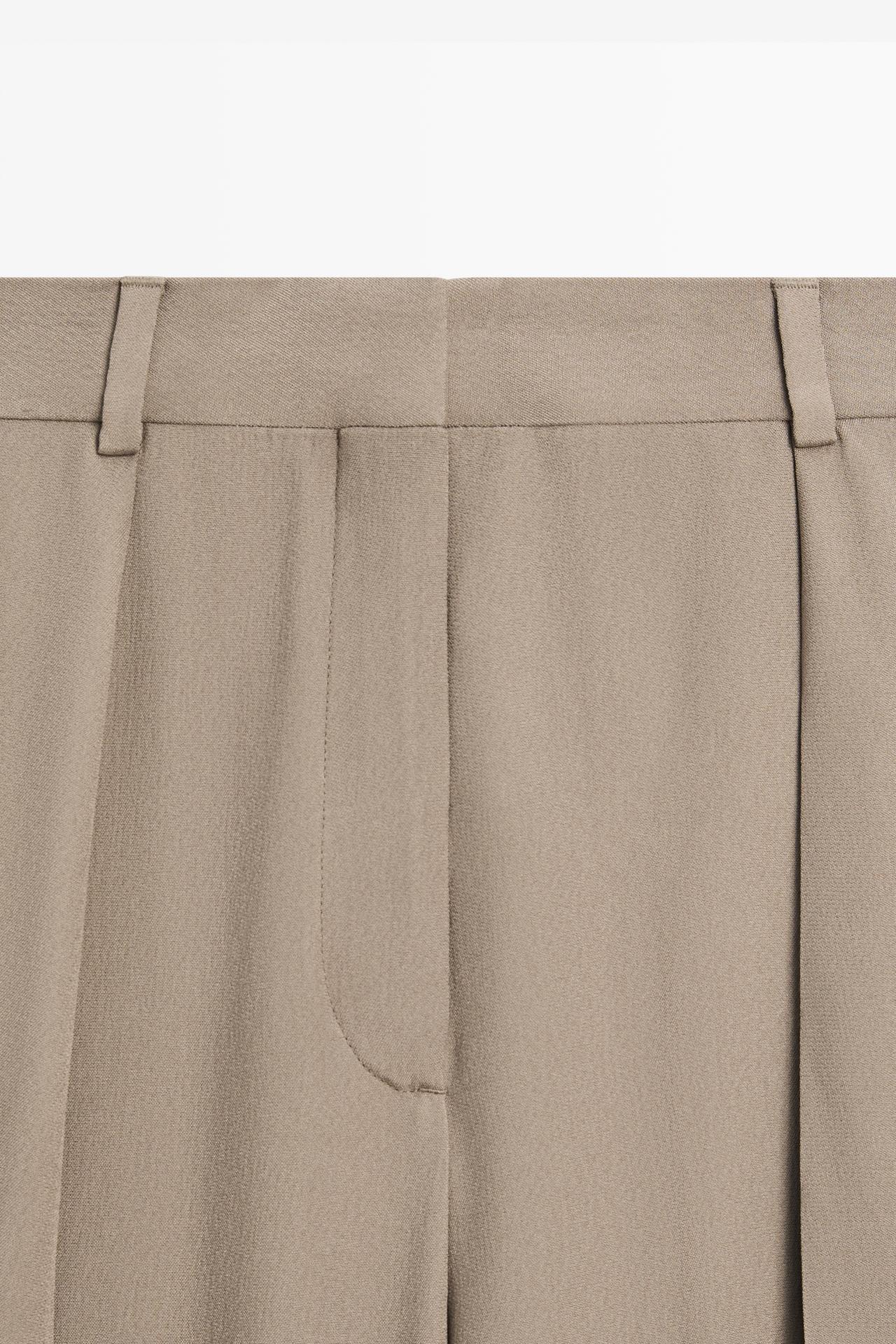 Long darted Bermuda shorts - STUDIO — STONE