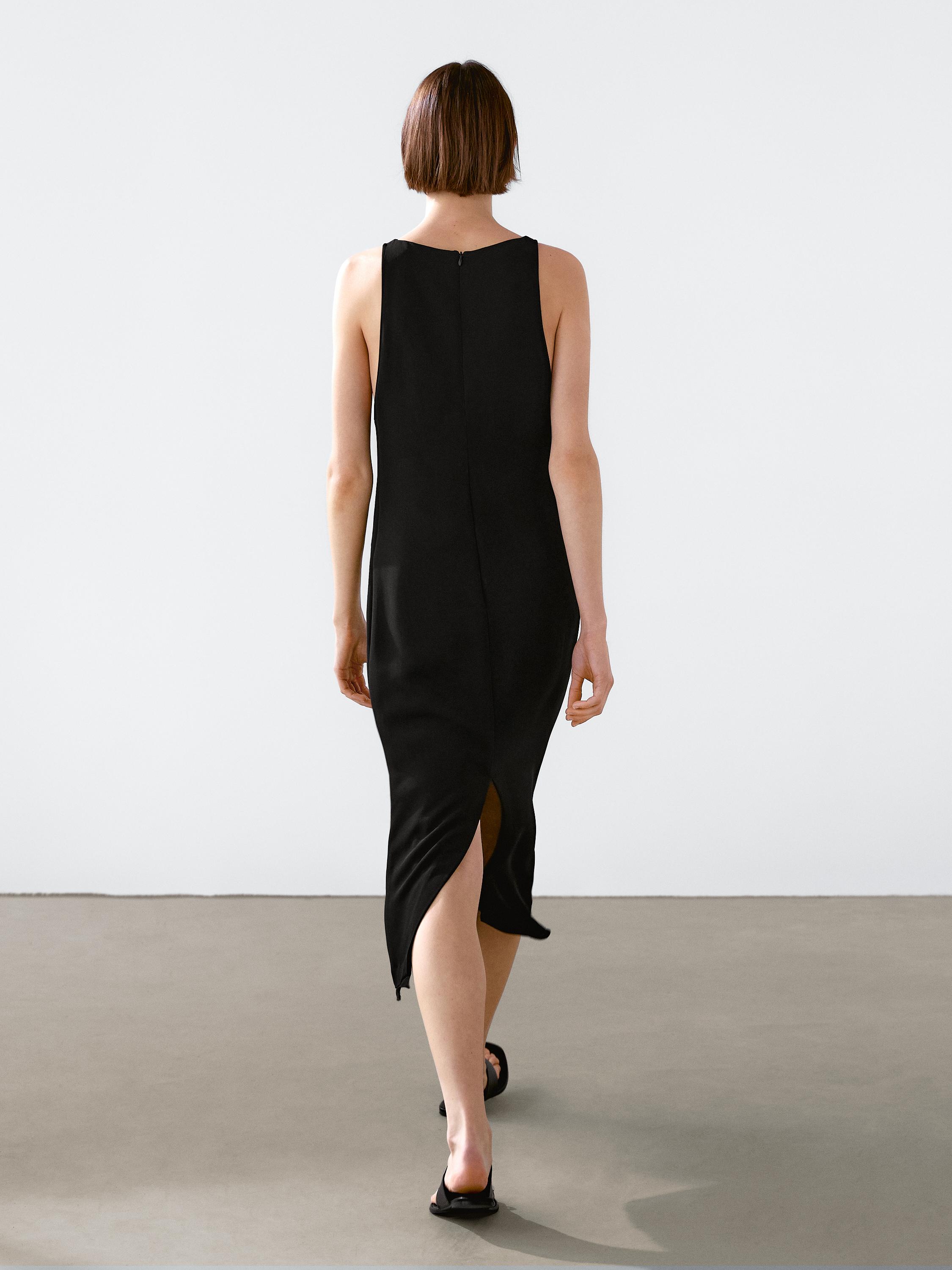 Vestido midi com decote redondo