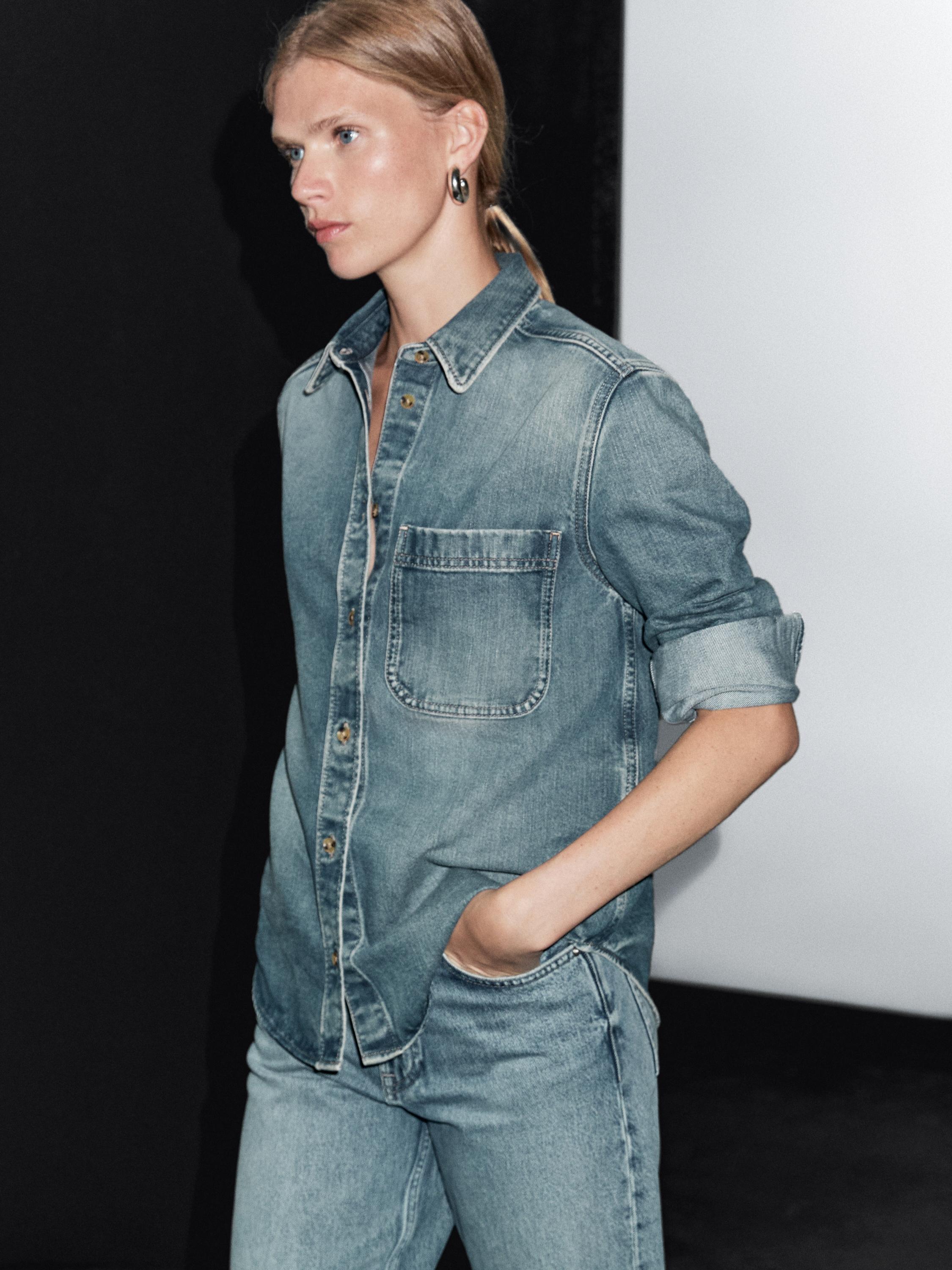 Loose-fitting denim shirt with pockets