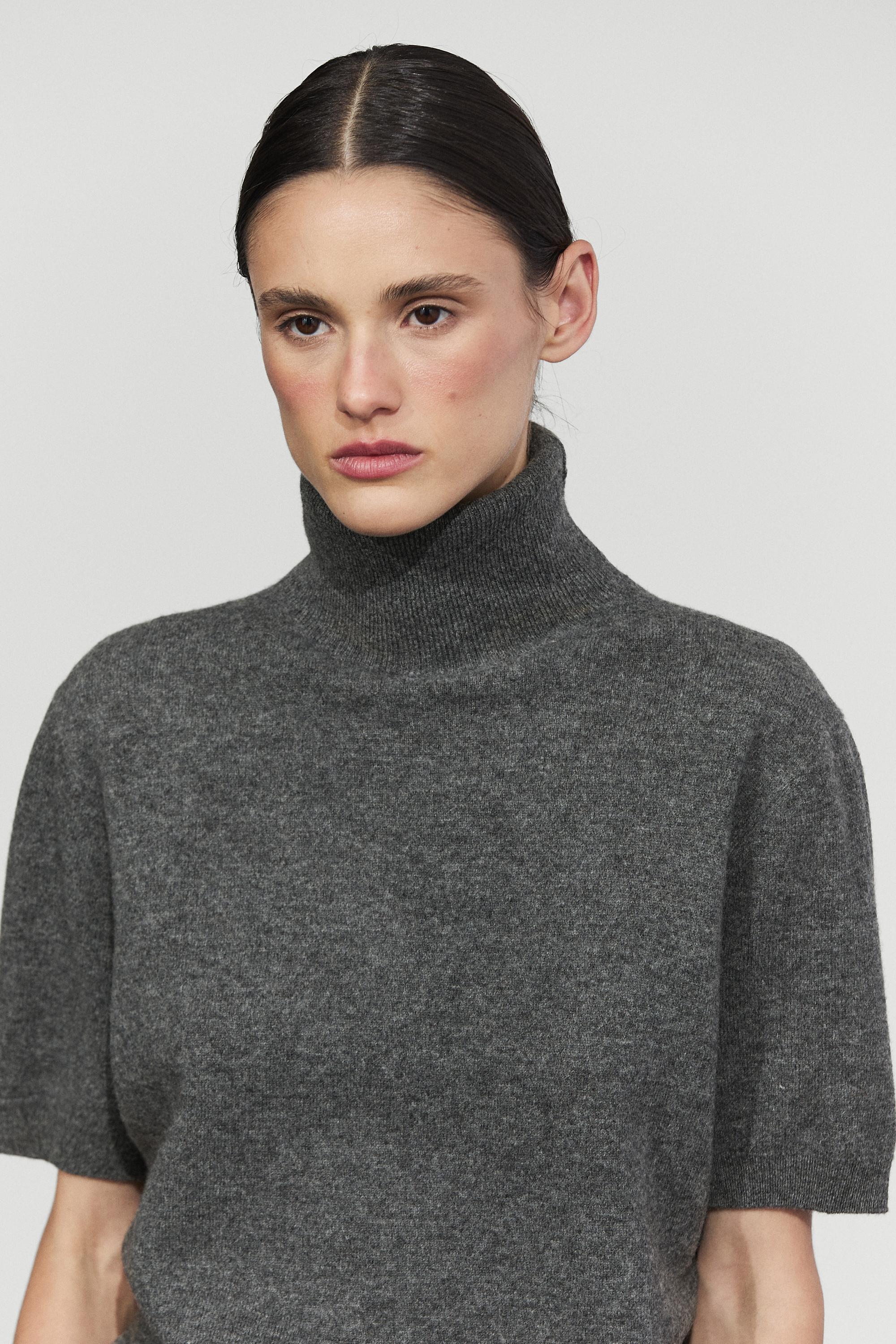 Short sleeve turtleneck knit sweater - thumbnail 5