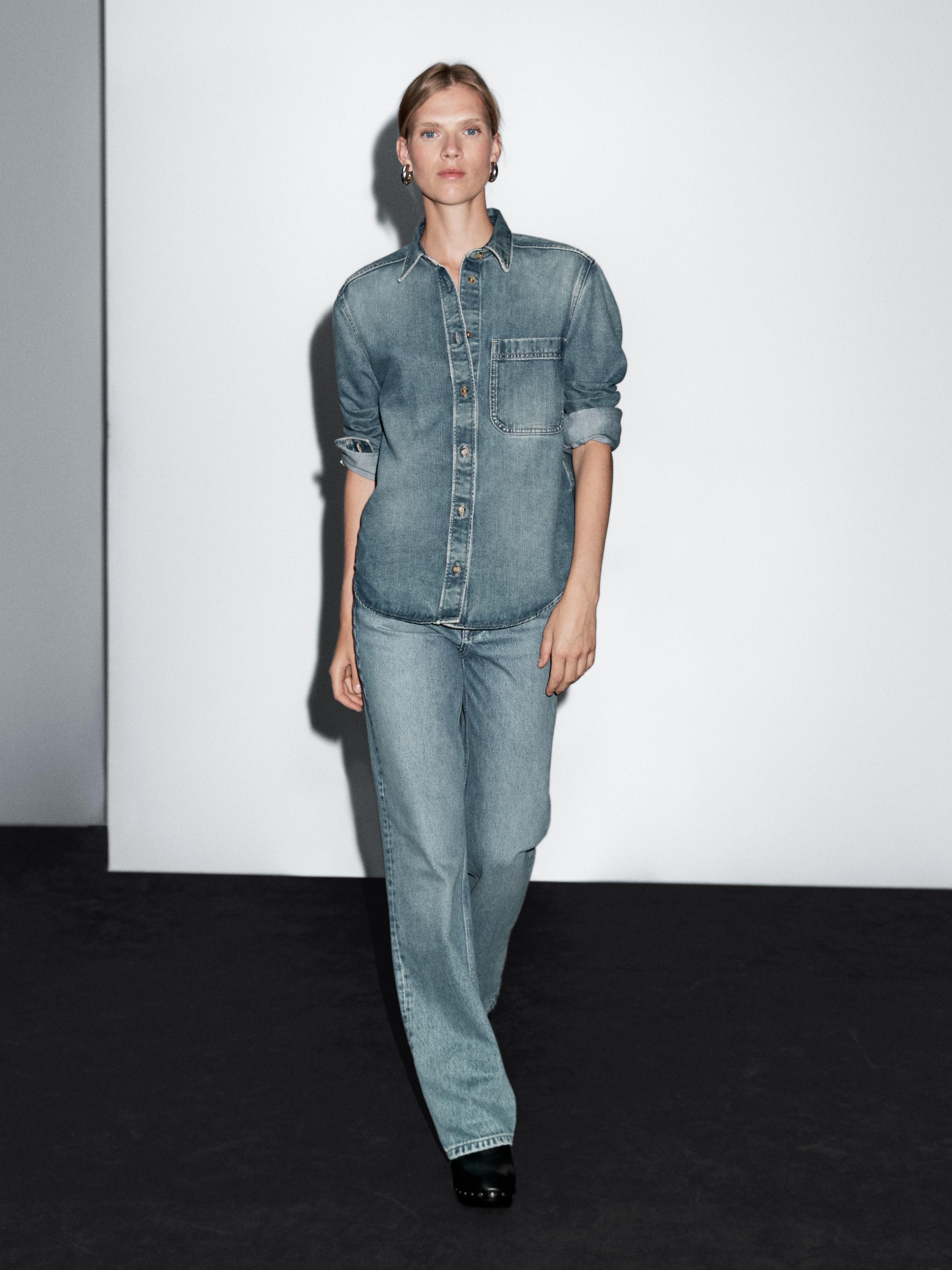 Loose-fitting denim shirt with pockets
