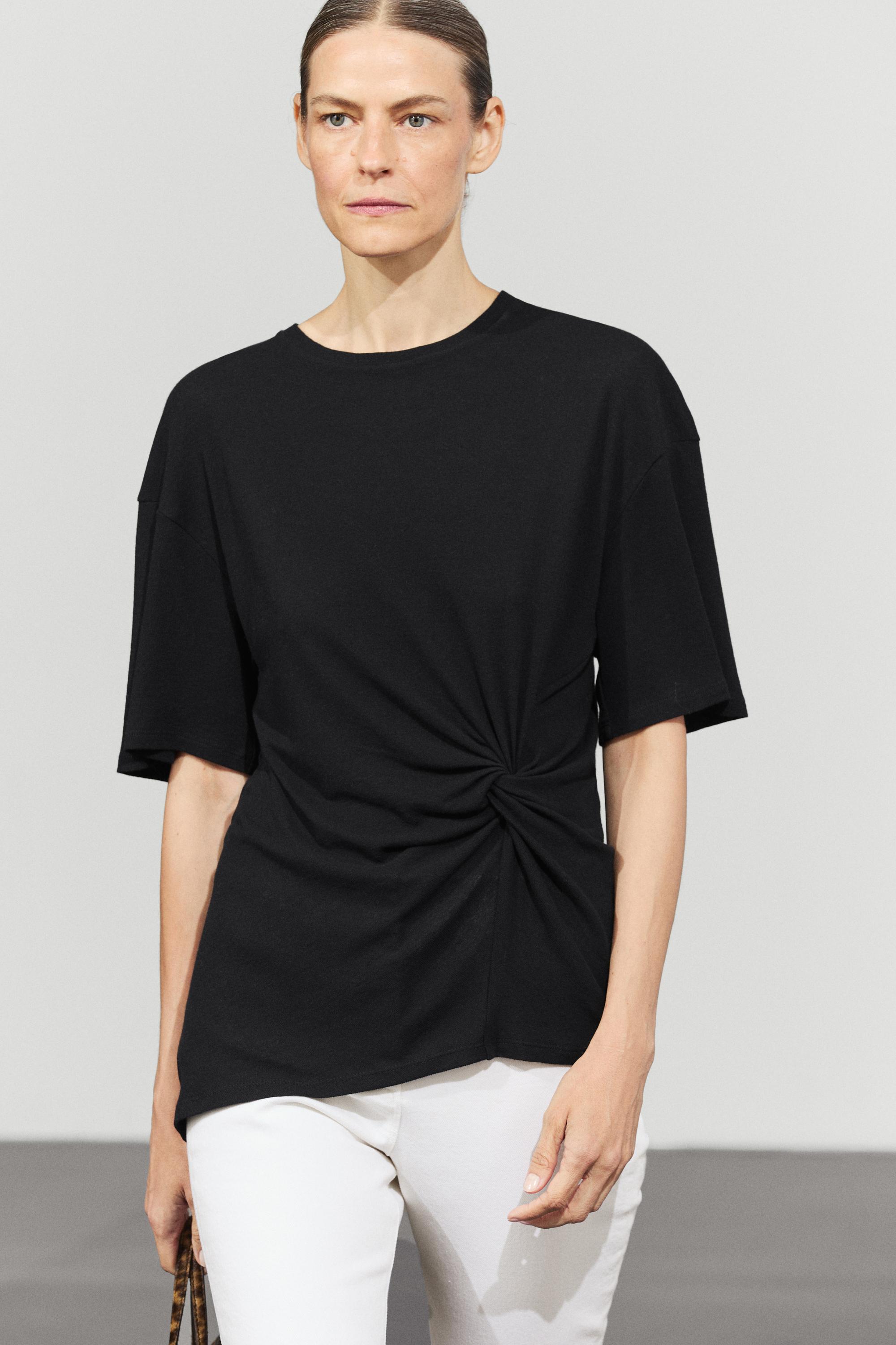 Camiseta asimétrica detalle nudo