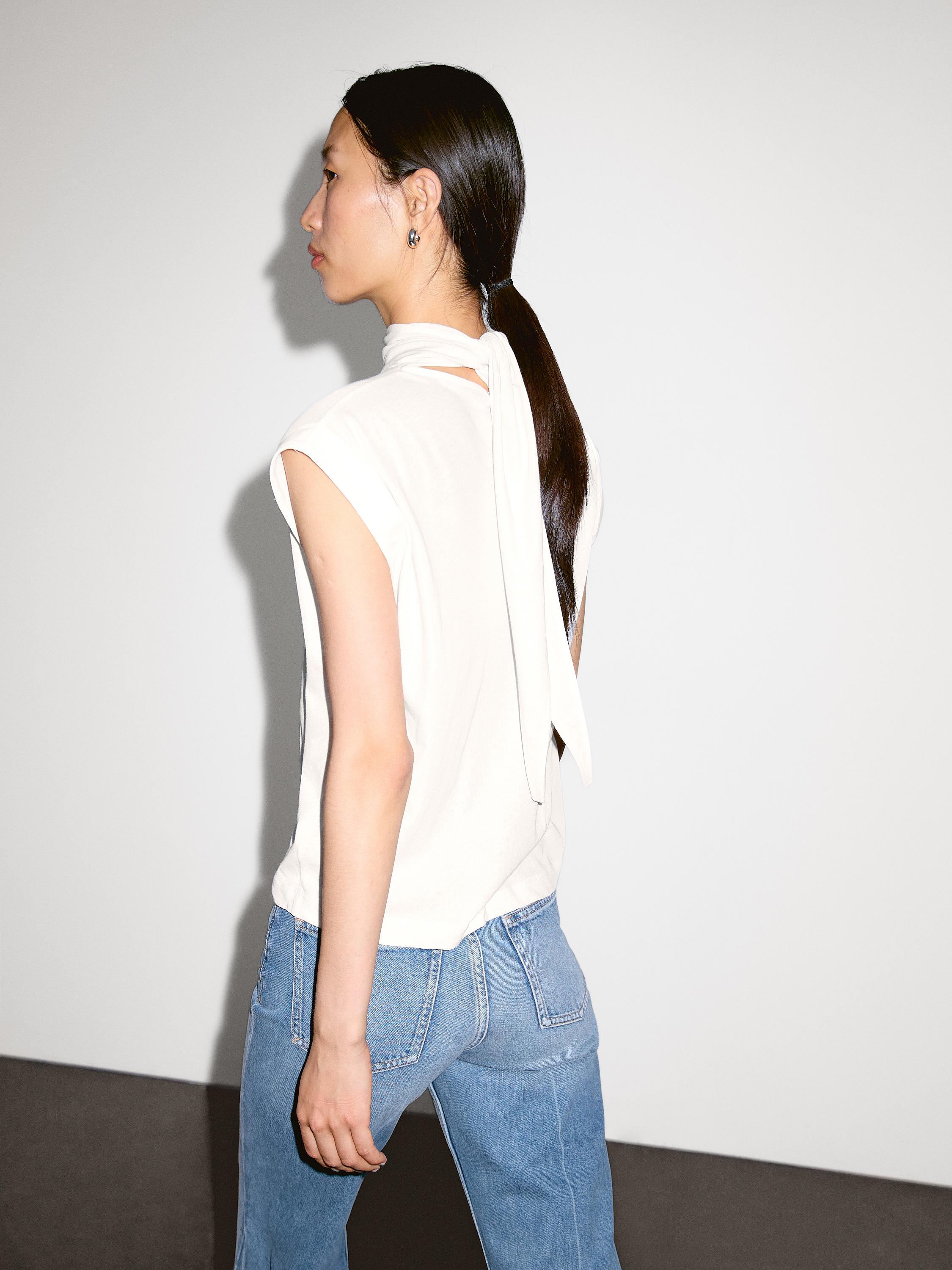 Top with tied neck detail