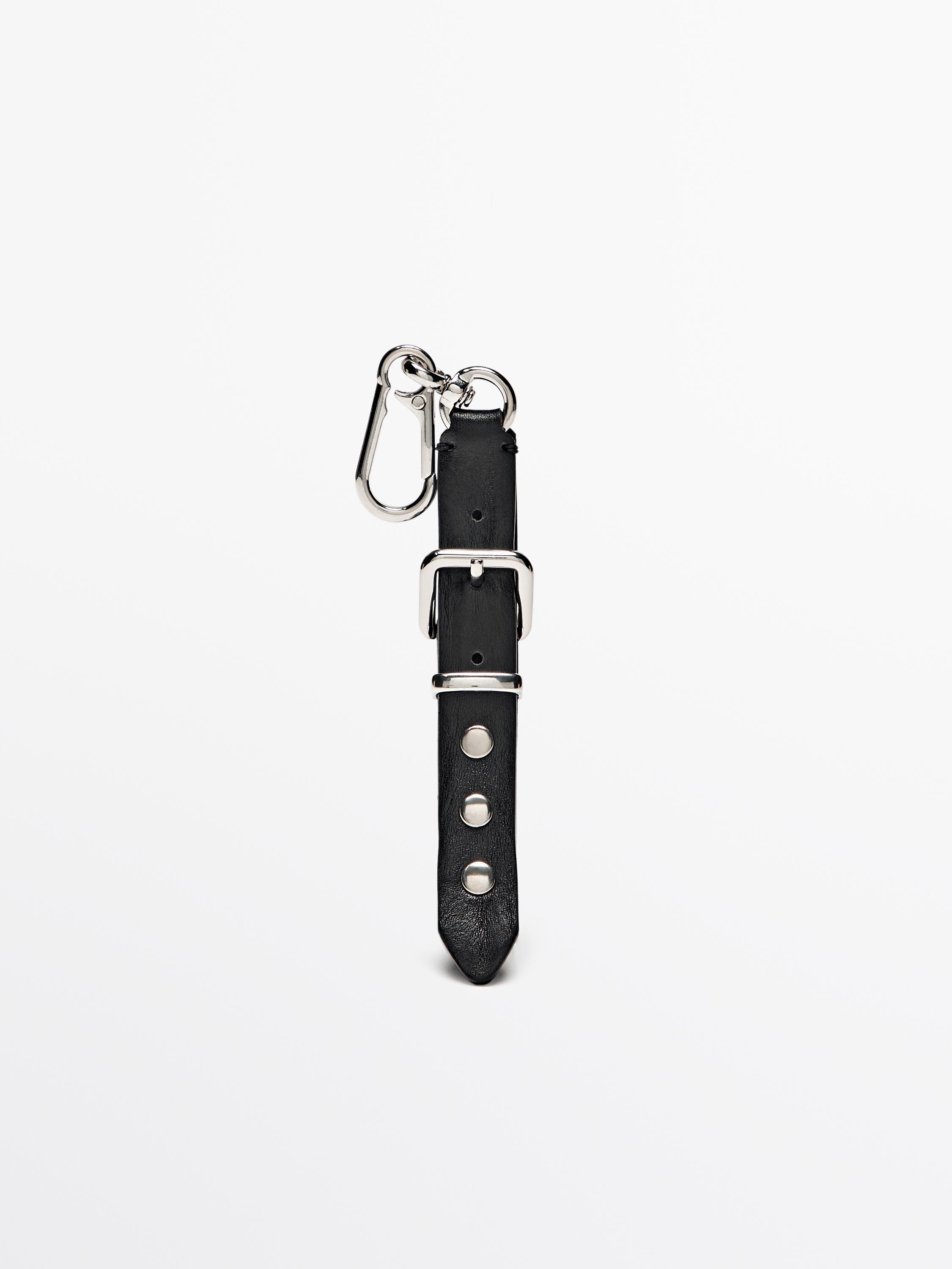 Nappa key ring with buckle and studs