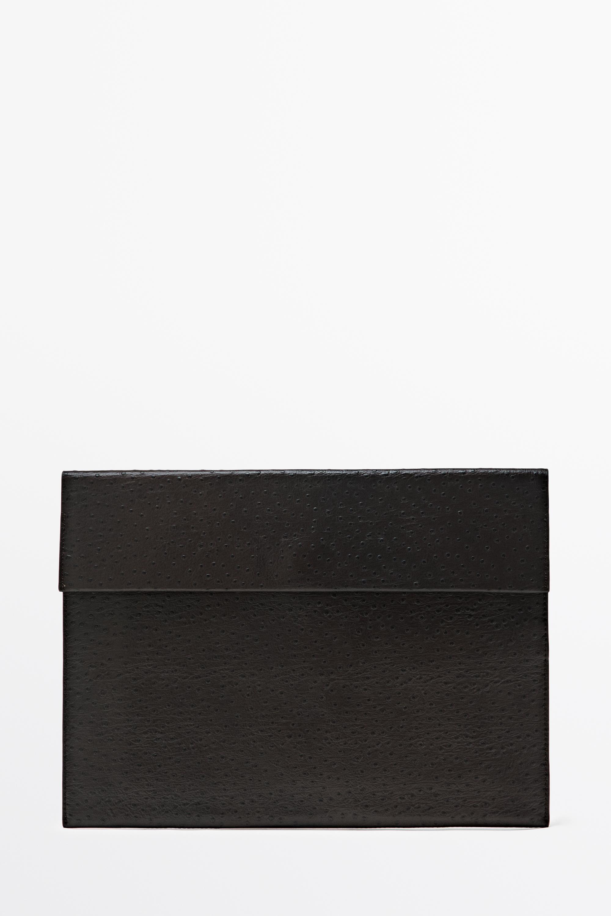 Textured laptop sleeve