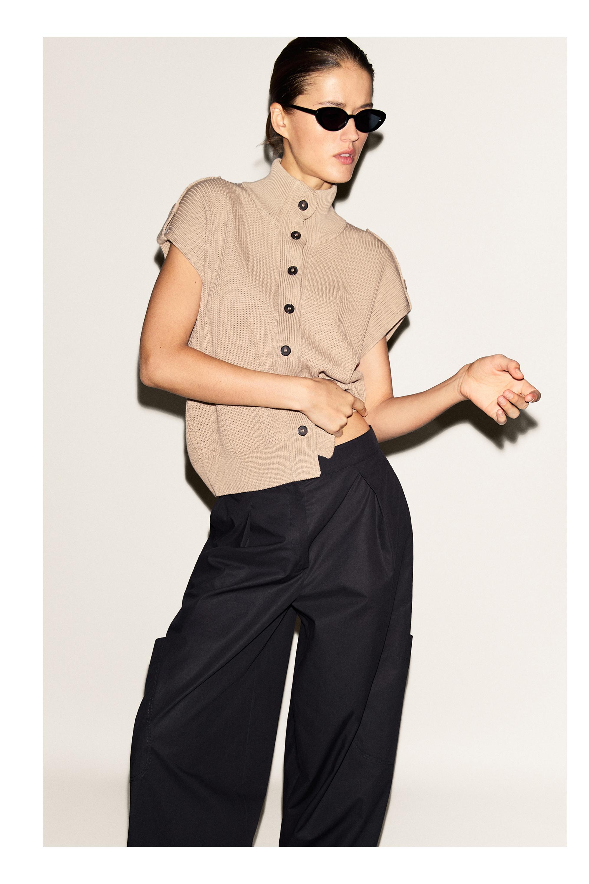 100% cotton button-detail knit vest — CAMEL