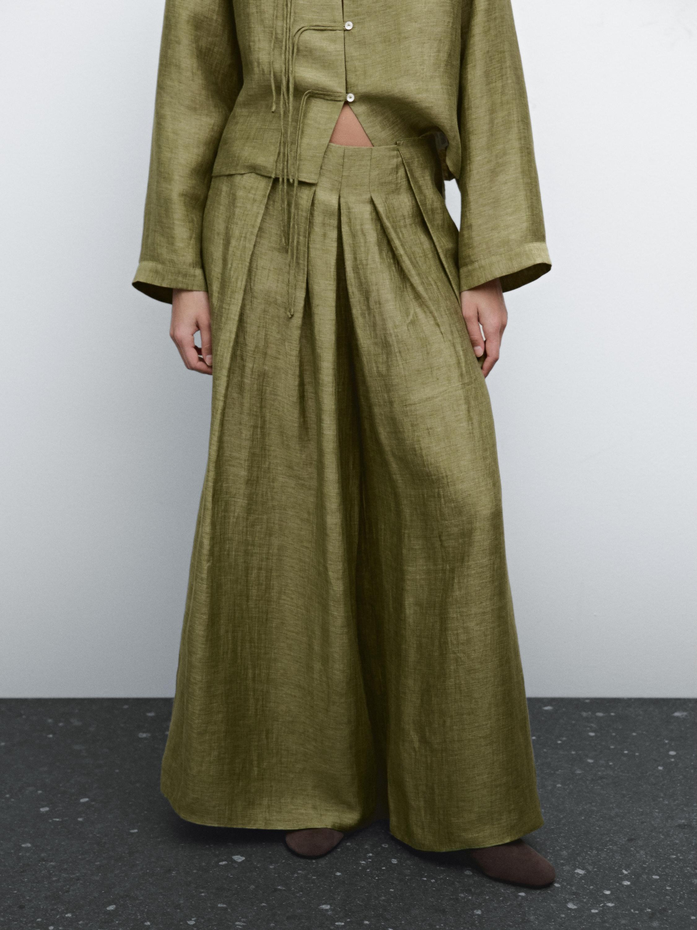Flowing kimono shirt with button detail