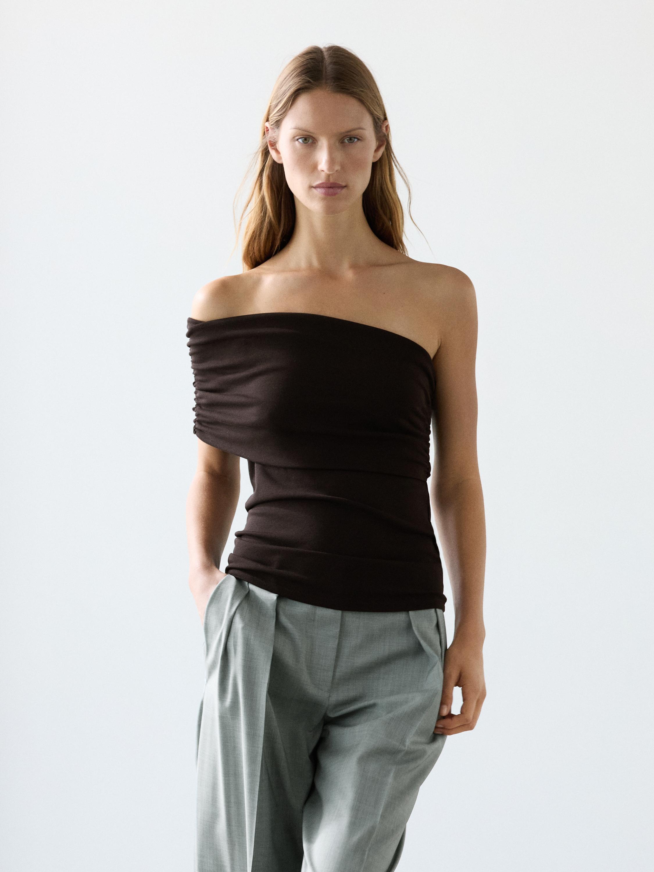 Asymmetrisches Top mit drapiertem Ausschnitt