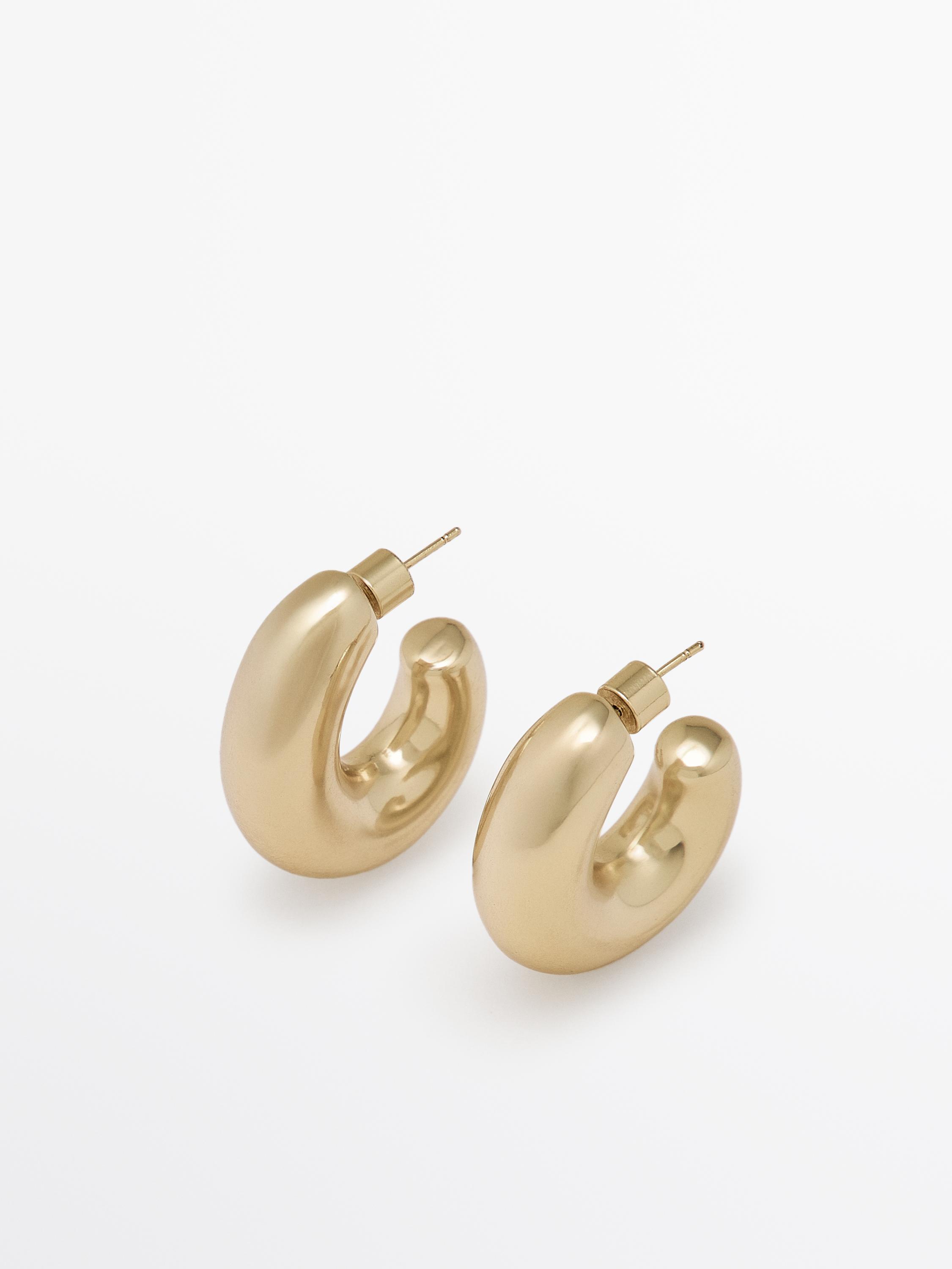 Oval hoop earrings