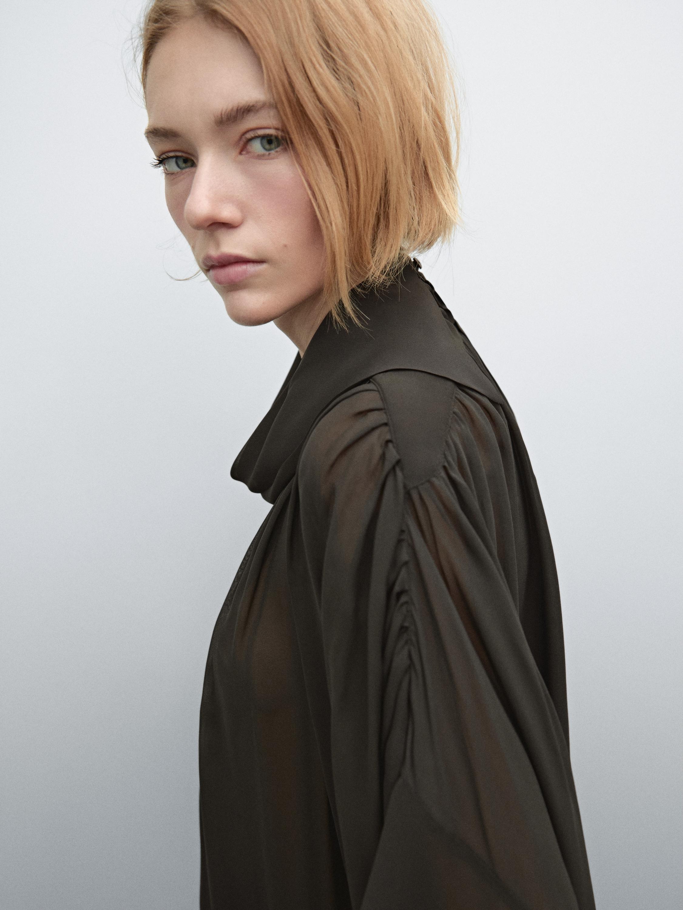 Voluminous flowing blouse with button details