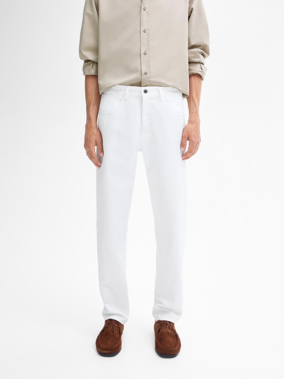 Pantalón tejanero tapered fit