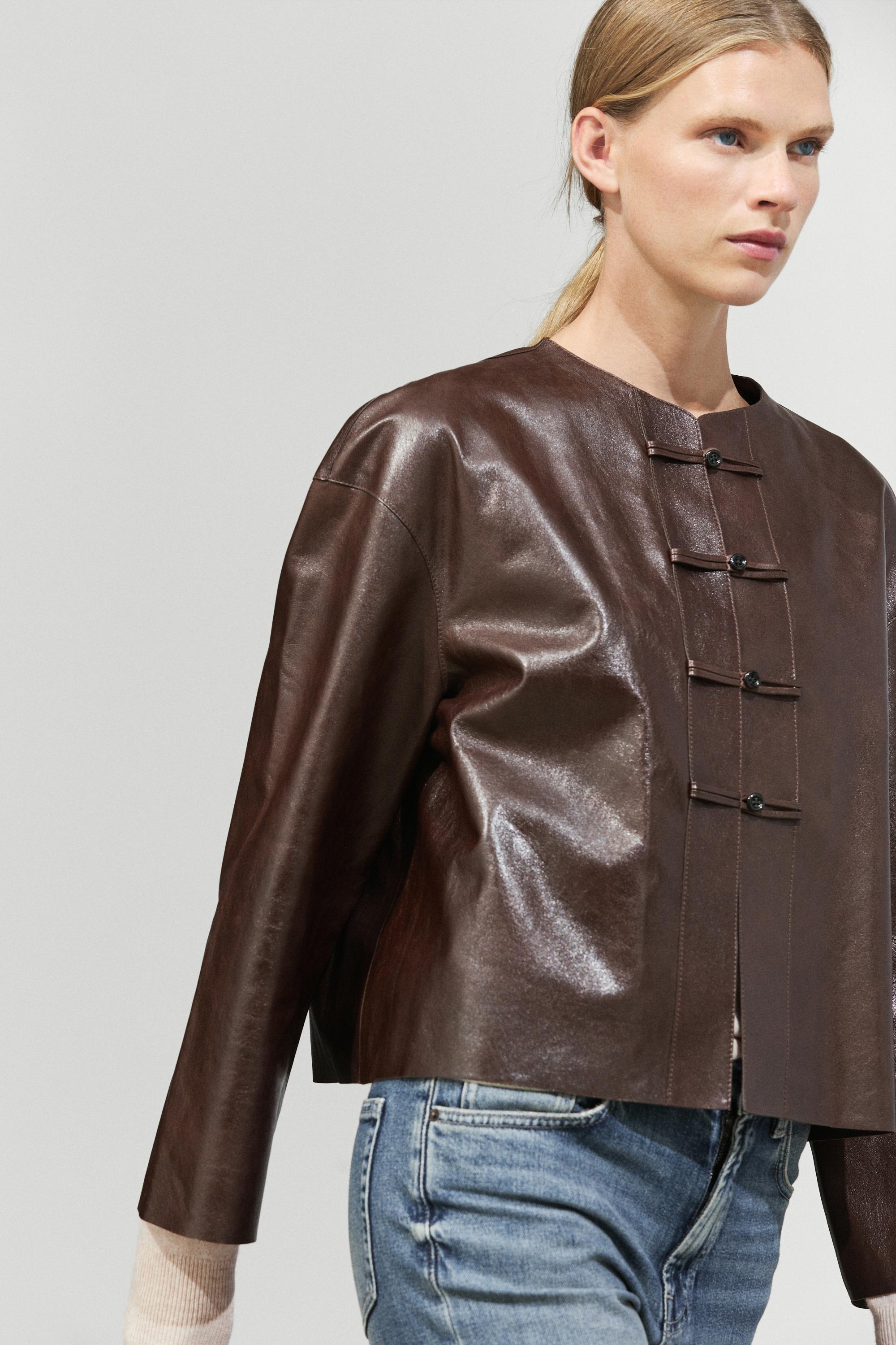 Veste en cuir nappa à brandebourgs