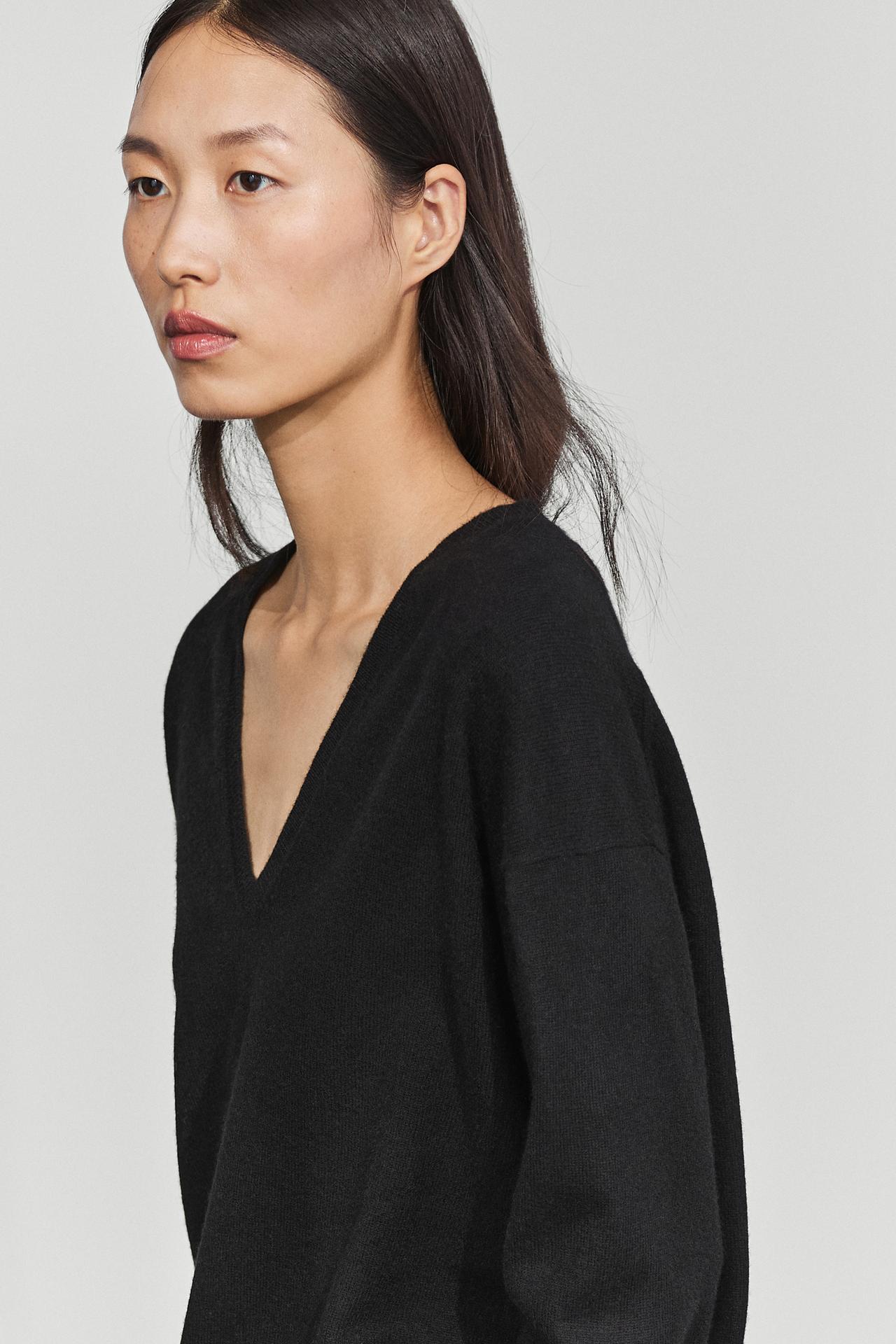 Wool blend knit V-neck sweater — BLACK