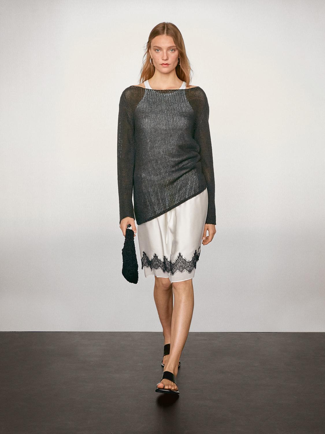 Contrast lace-trimmed mini skirt