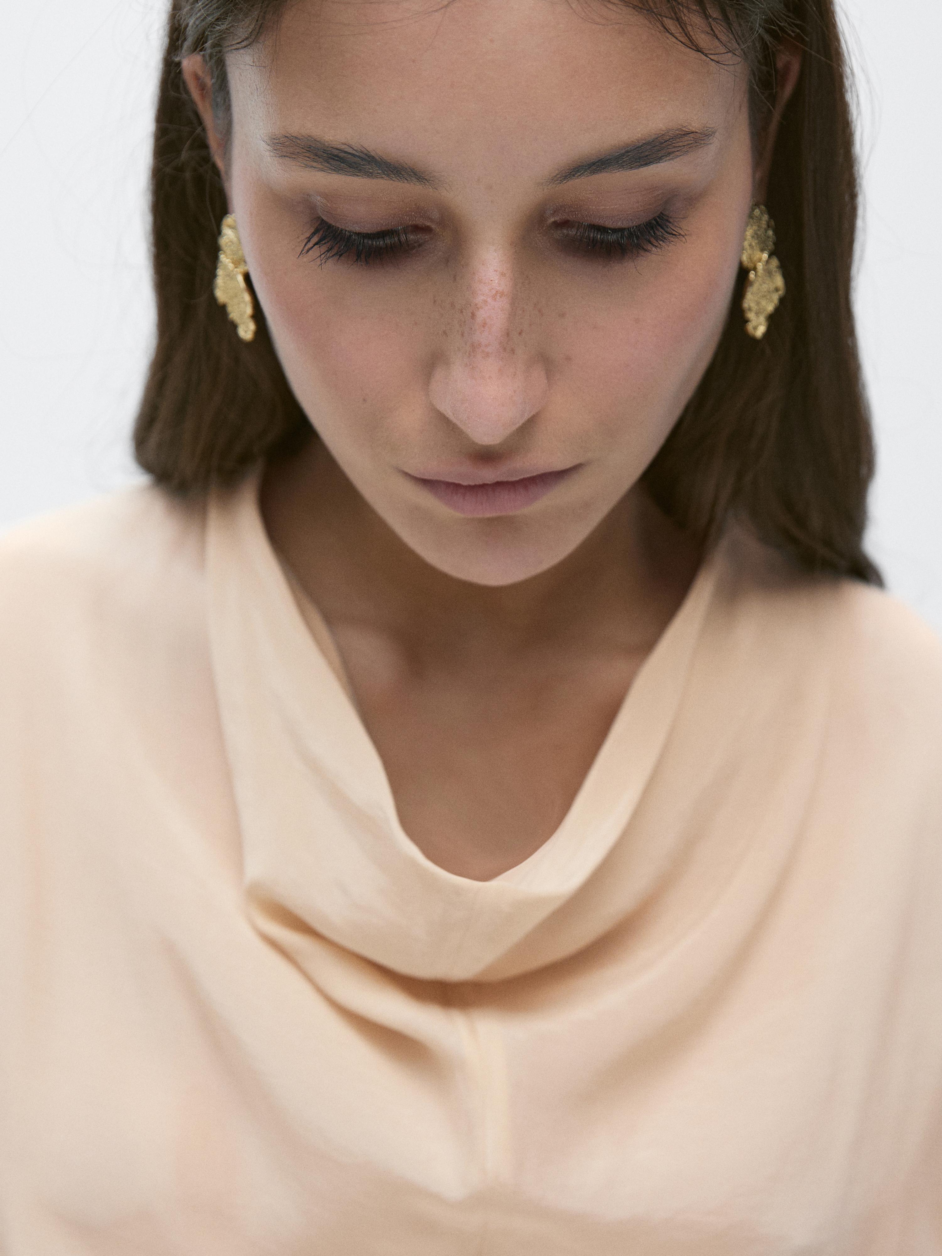 Long flowing dress with ruffle detail — CHAMPAGNE